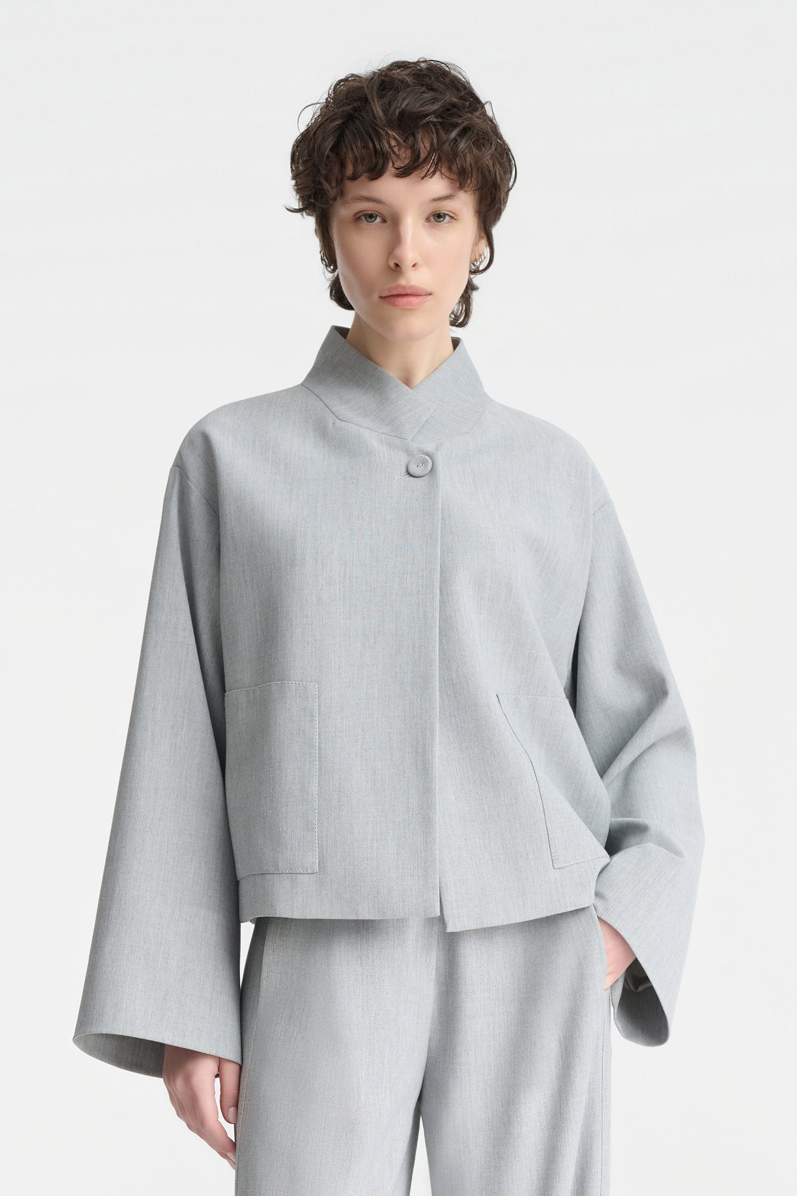 1001/B5 Krótki żakiet ze stójką i kimonowymi rękawami