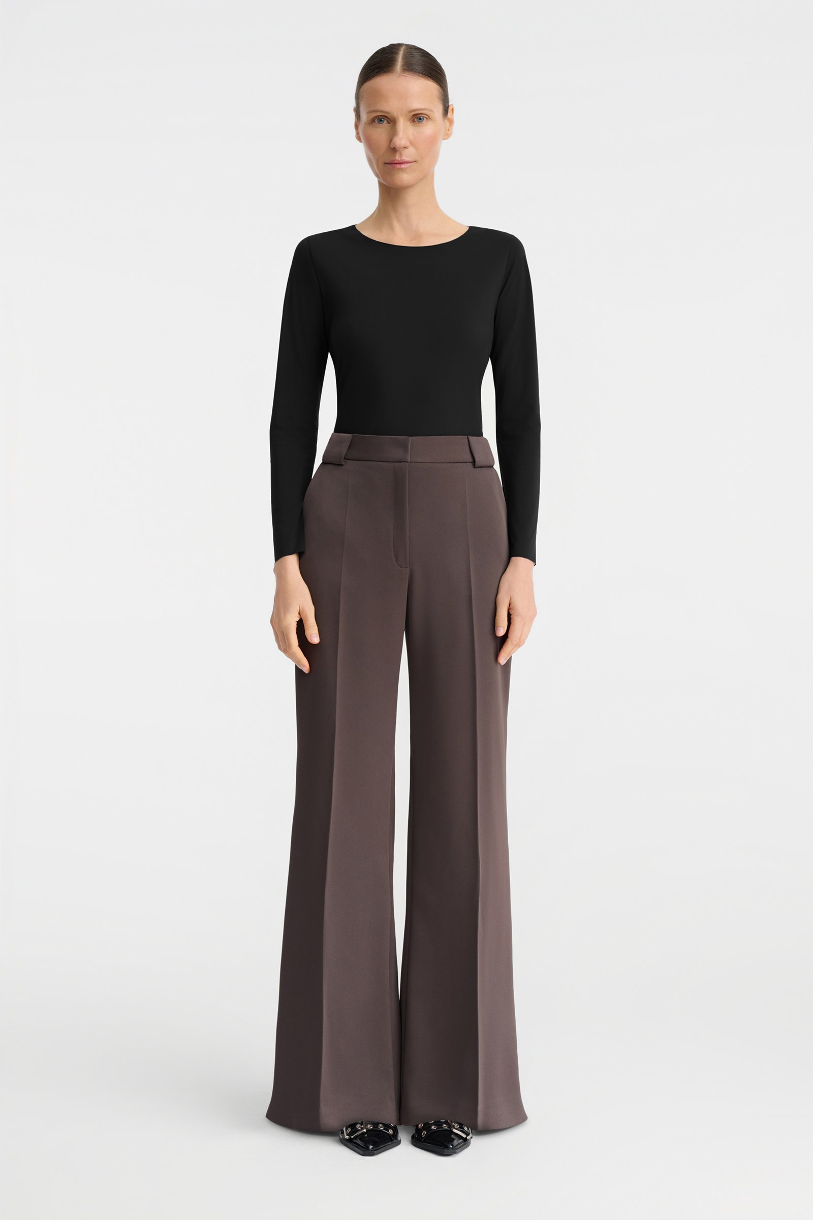 1148/B5 Czarne body z długim rękawem i dekoltem typu łódka