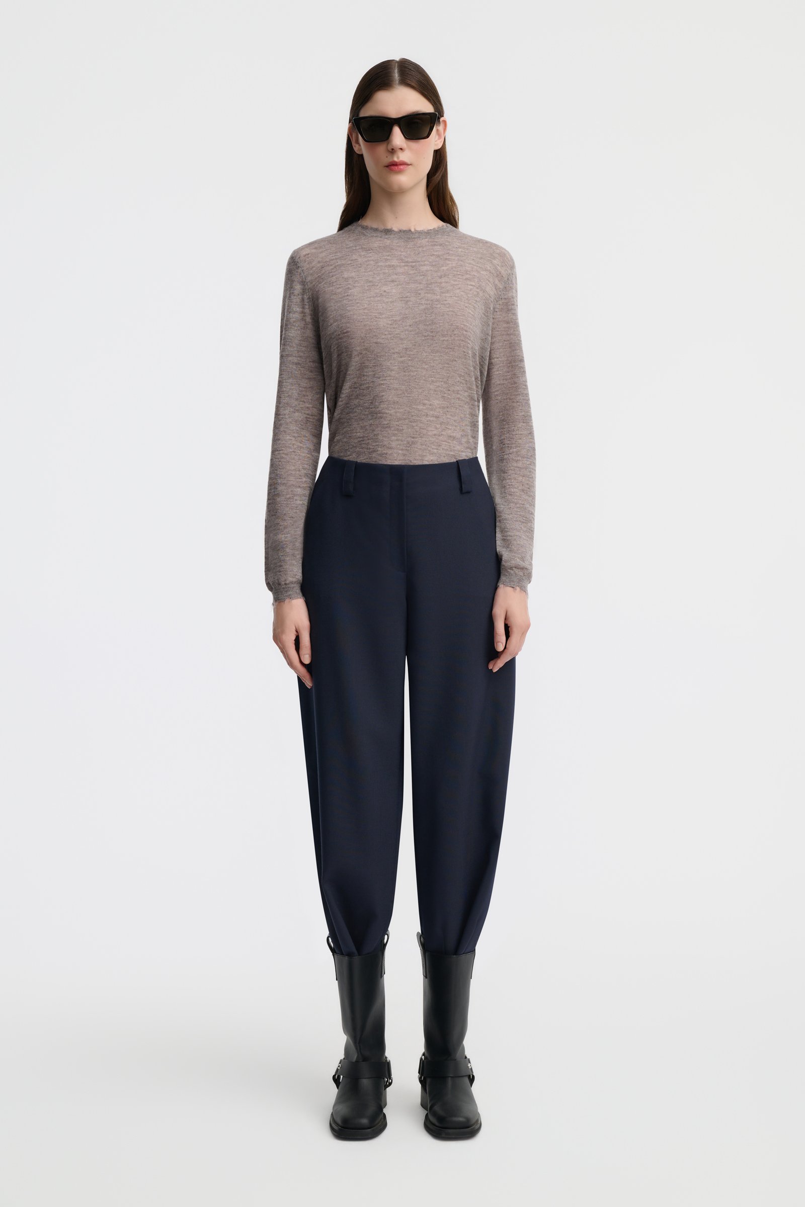 1685/B6 A grey jumper made of wool and alpaca