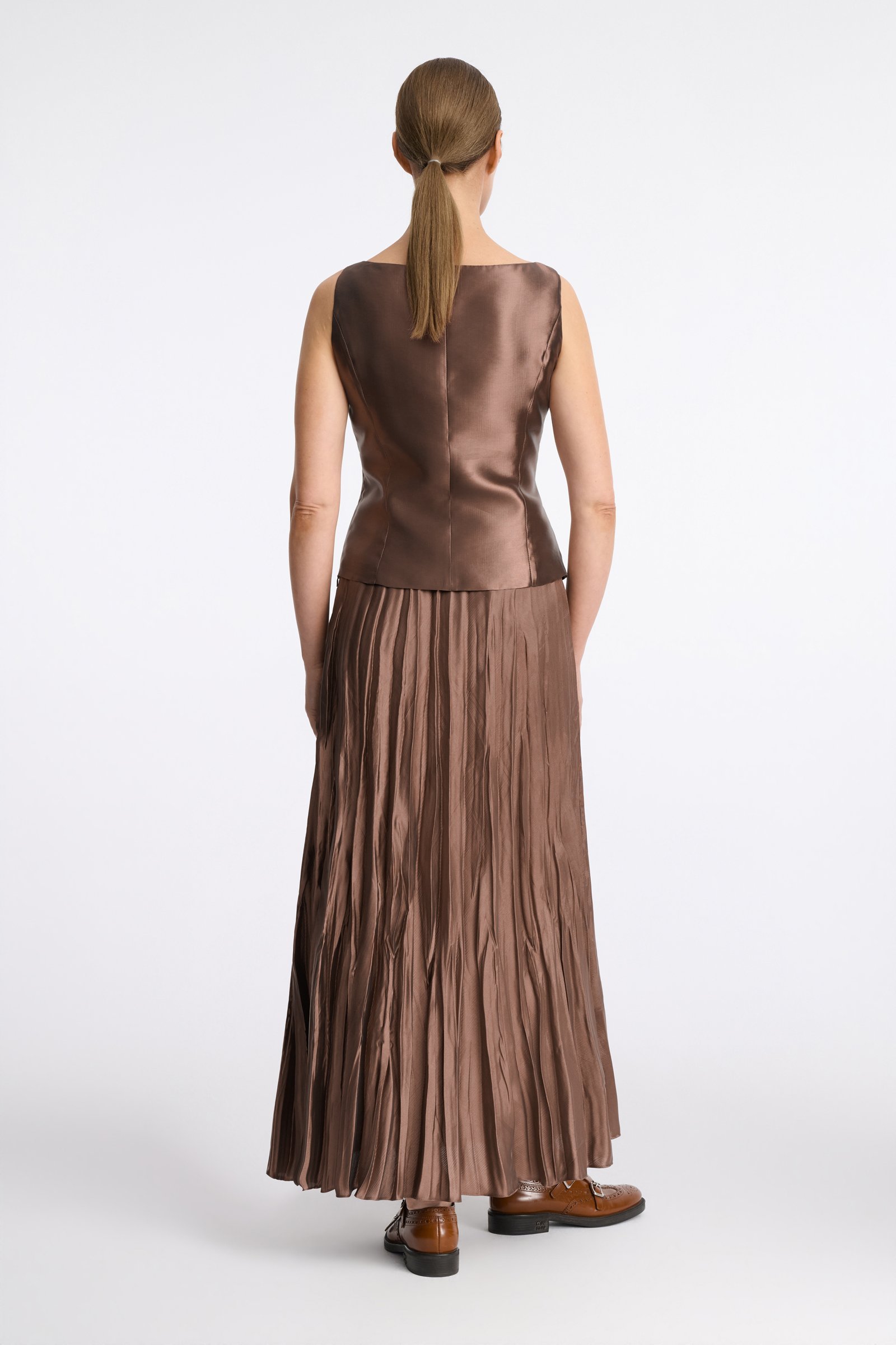 1141/B6 A shimmering, fitted blouse