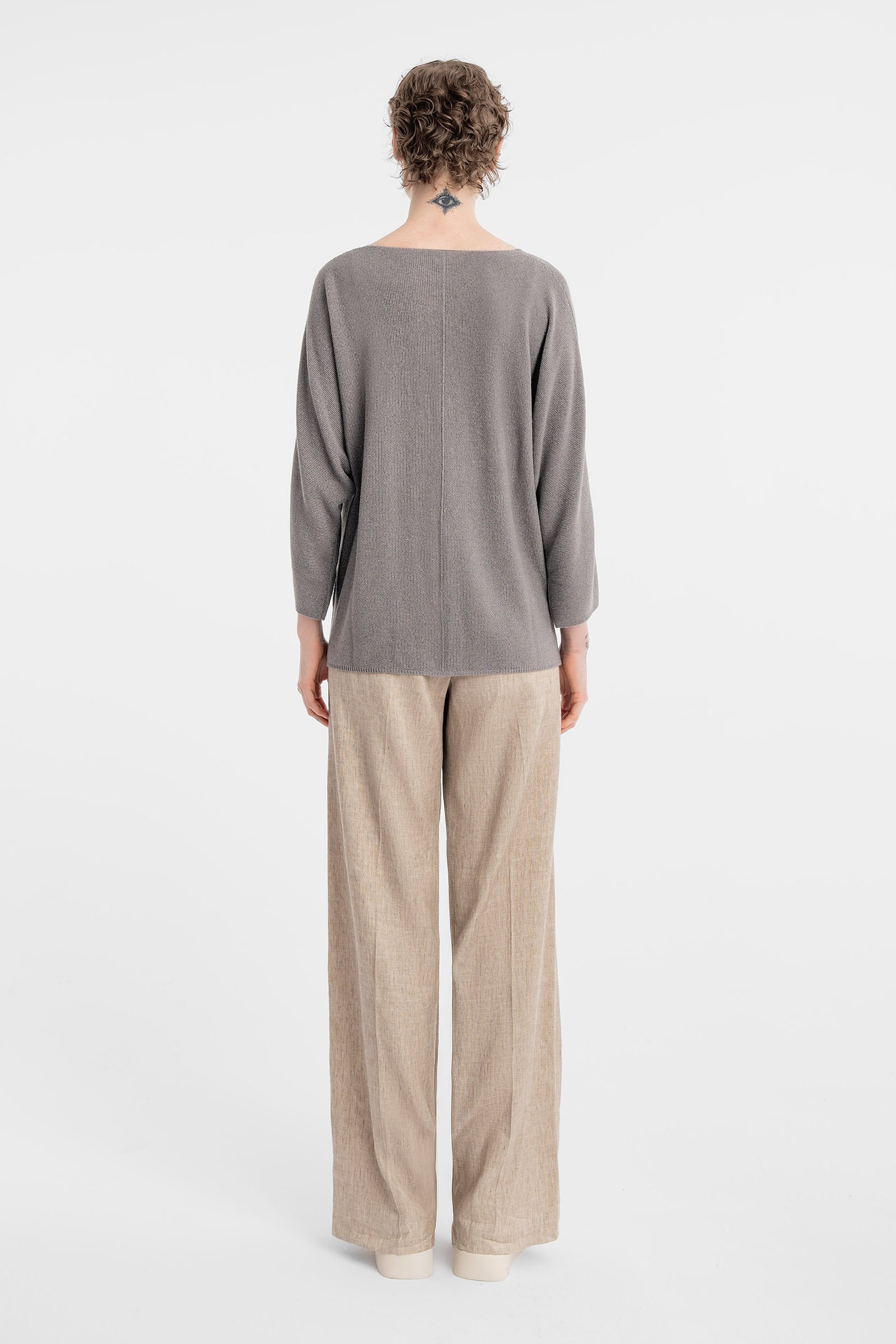 540/B6 Swobodny sweter kolorze fango