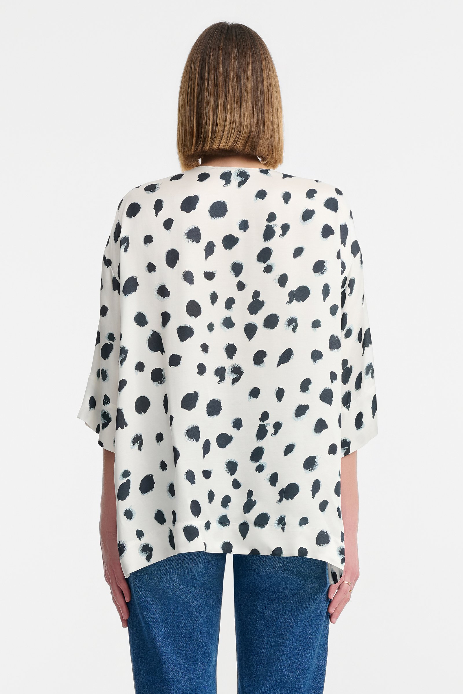 125/B6 Luźna bluzka z wiskozy z dekoltem V