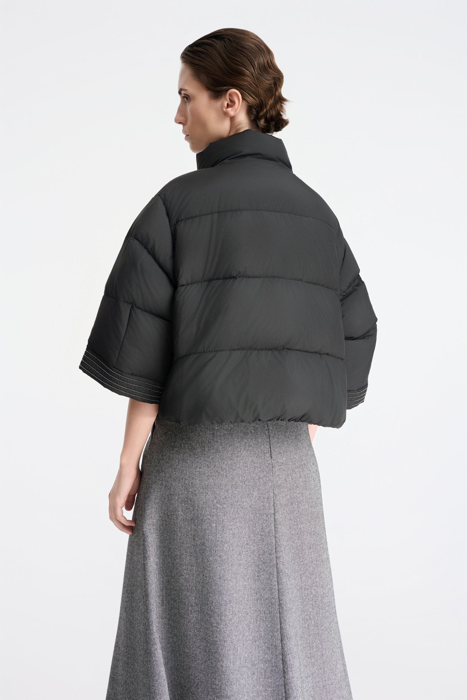 1507/B5 Czarna dwustronna kurtka puchowa o krótkim kroju