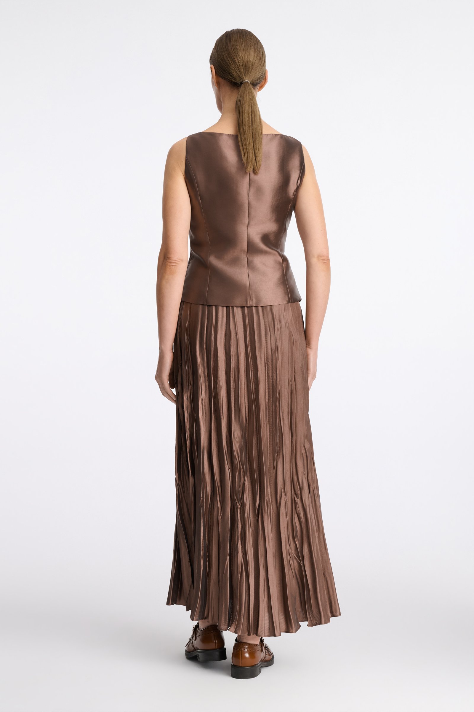 1034/B6 A maxi skirt with a satin sheen and a tulle petticoat