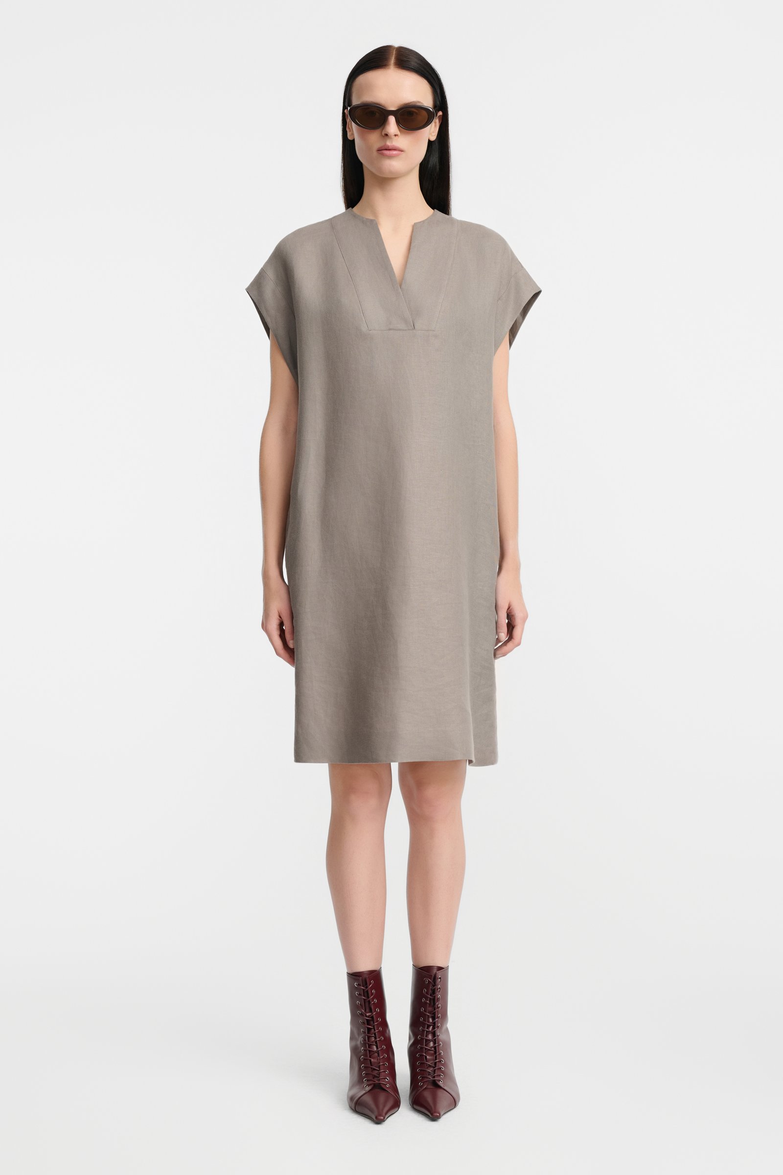 526/B6 Sukienka oversize z dekoltem V