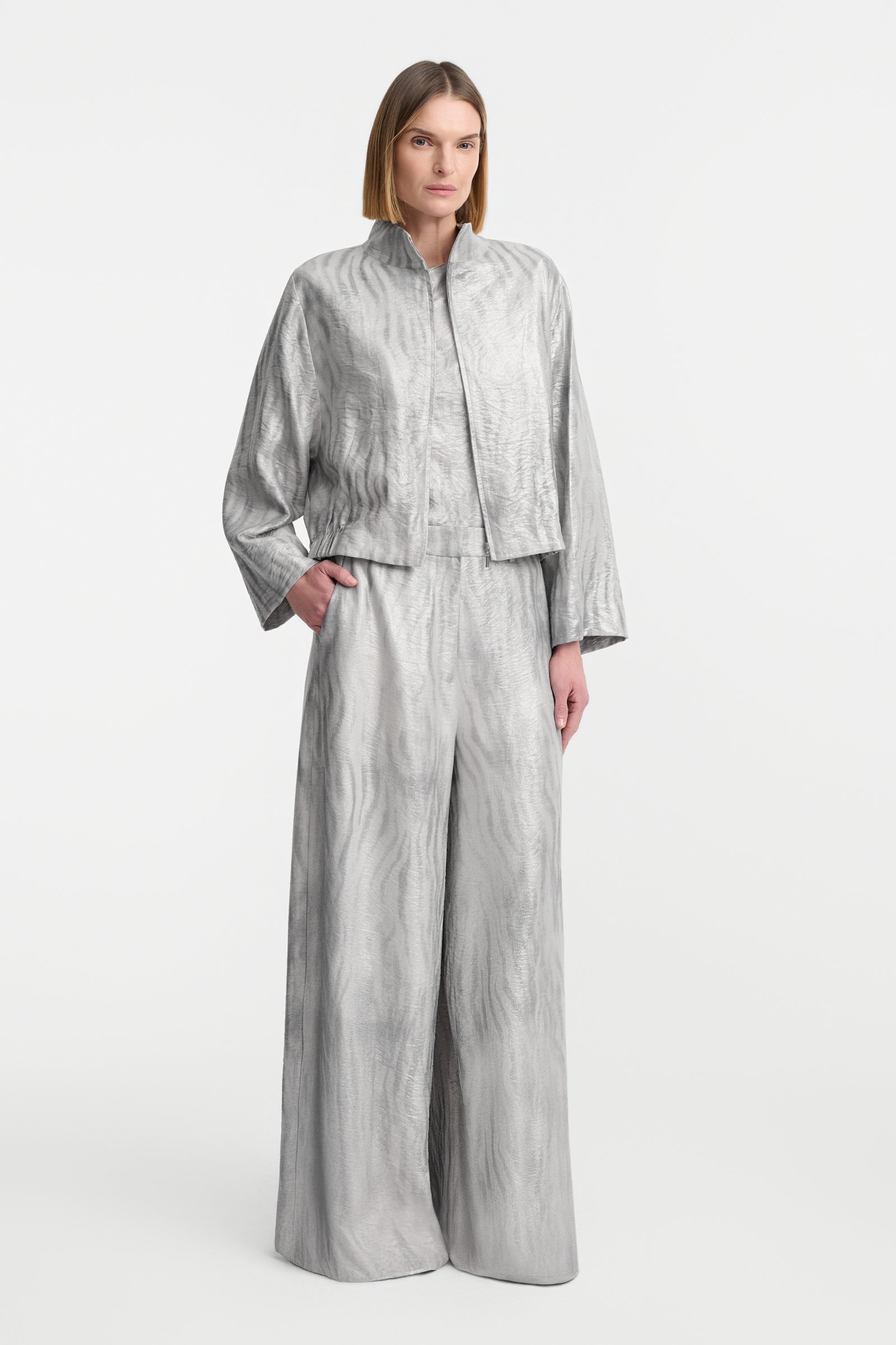 508/B6 Strukturalna kurtka w srebrnym kolorze