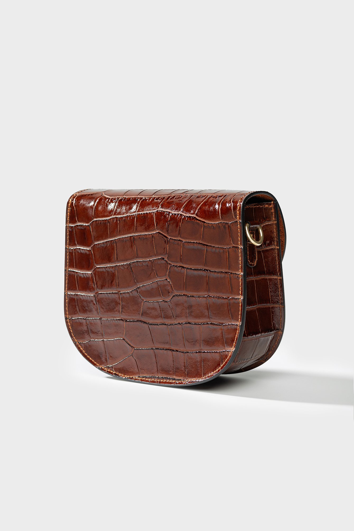 1661/B5 Brązowa torebka skórzana z klapką i złotymi okuciami