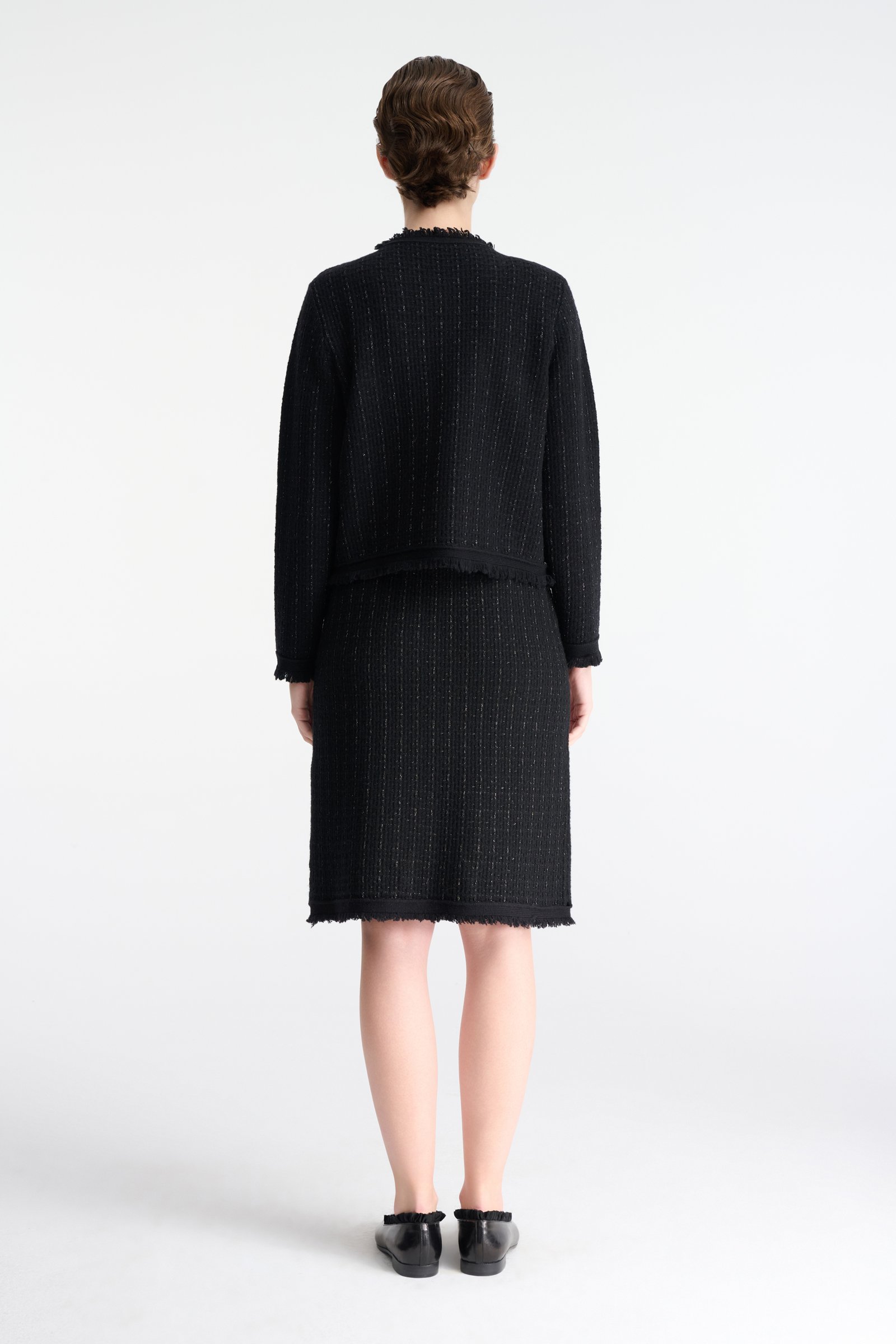 1573/B5 Czarna spódnica midi ze srebrną nicią i elementami biżuteryjnymi