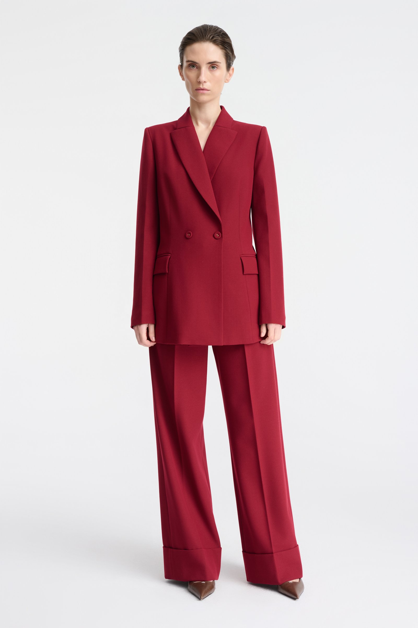 1107/B5 Czerwony żakiet dwurzędowy z kantem na rękawach 