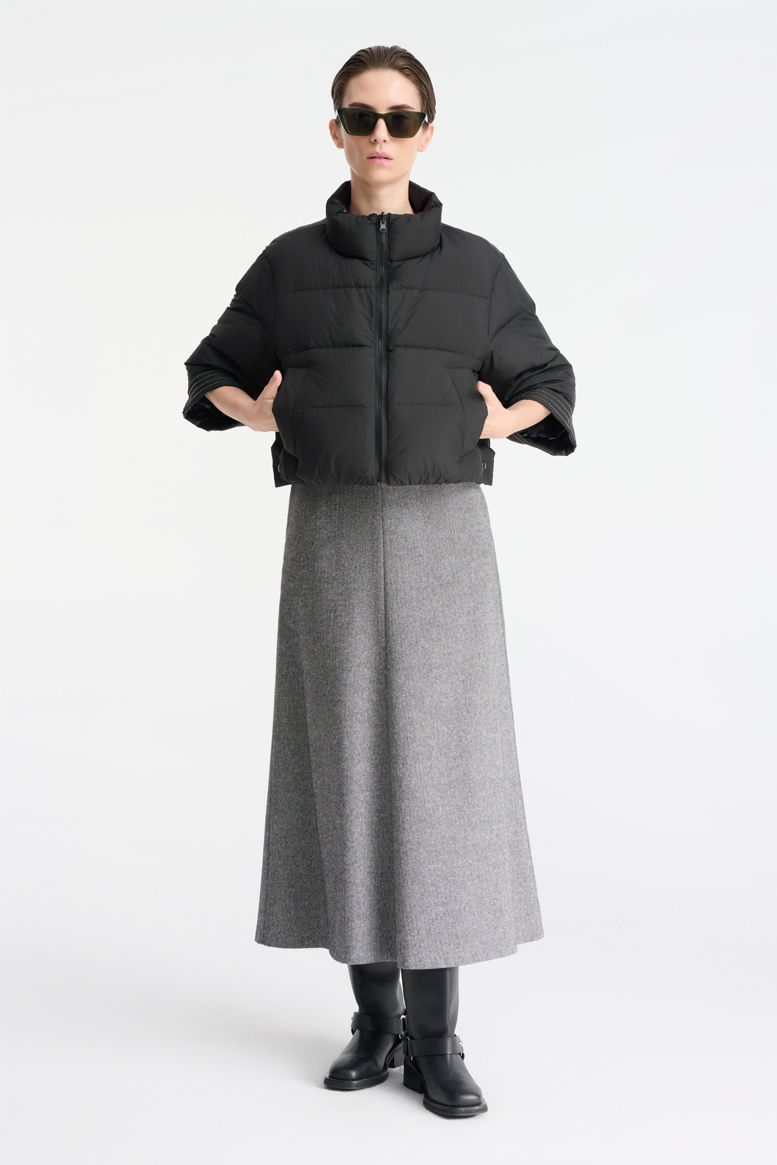 1507/B5 Czarna dwustronna kurtka puchowa o krótkim kroju