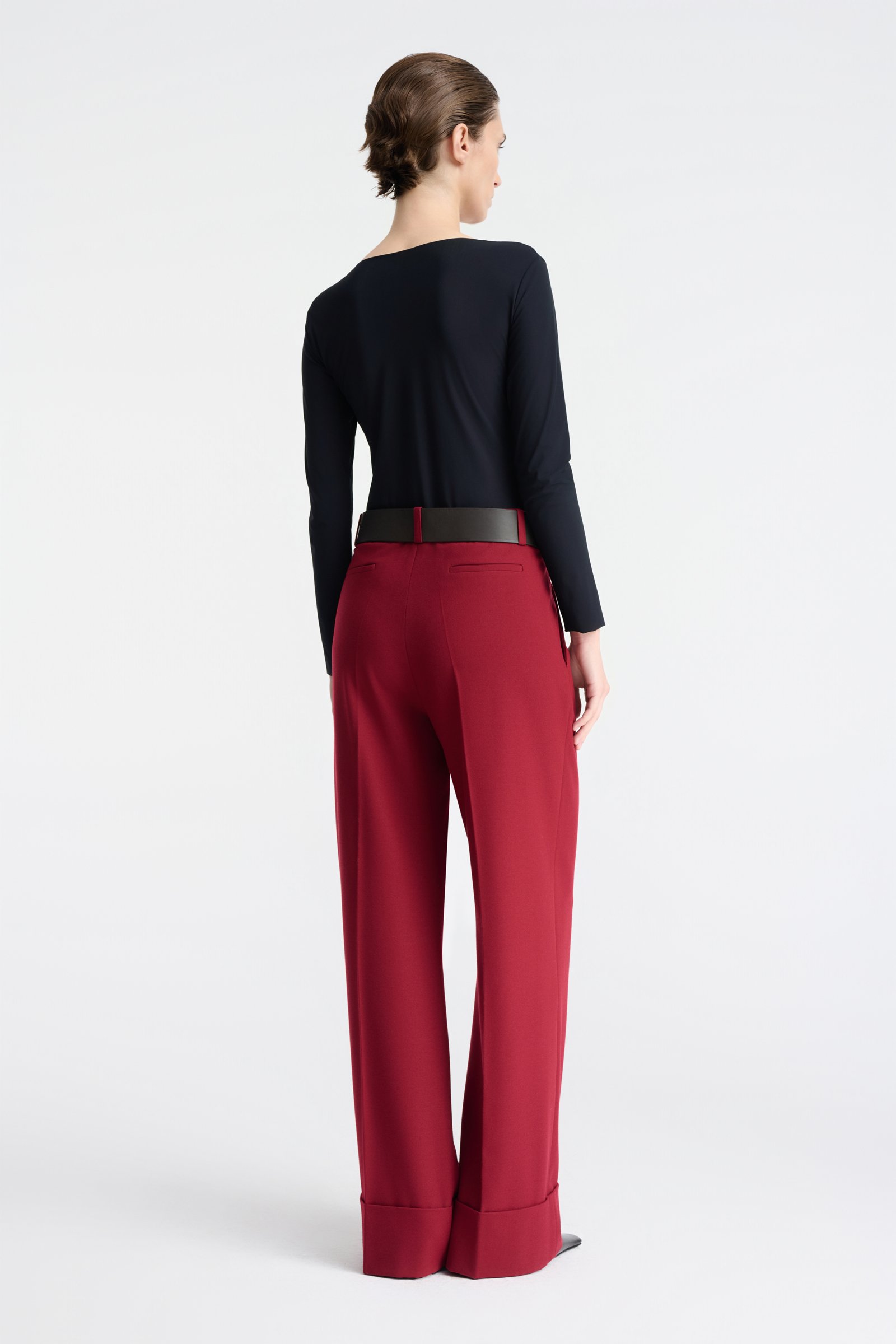 1108/B5 Czerwone spodnie o szerokich nogawkach z mankietem i kantem