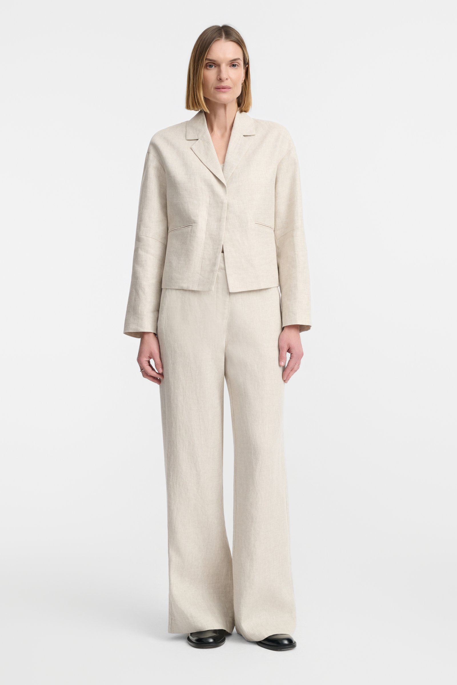 522/B6 Krótki żakiet jednorzędowy z lnu