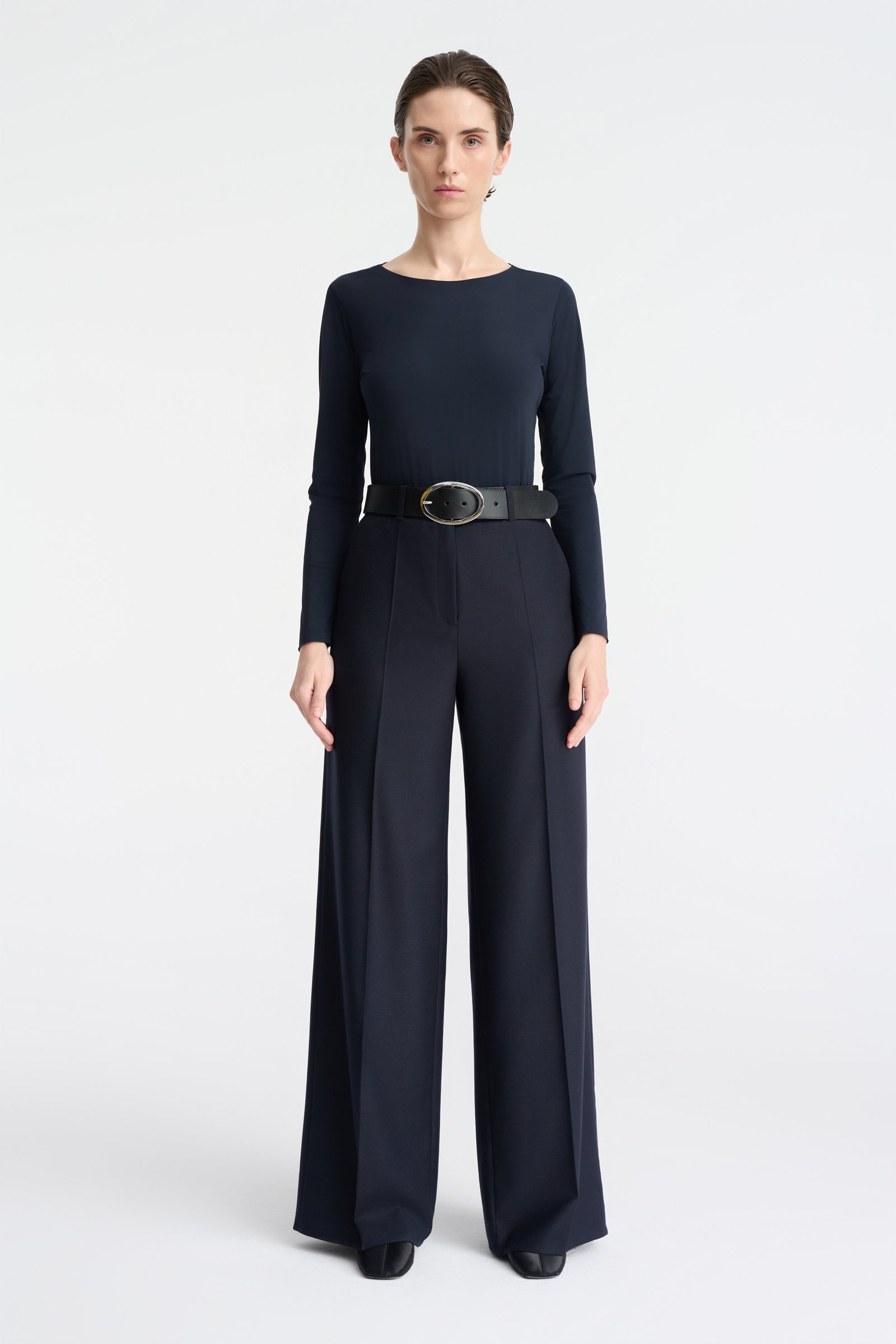 1150/B5 Minimalistyczne body z długim rękawem w głębokim granacie