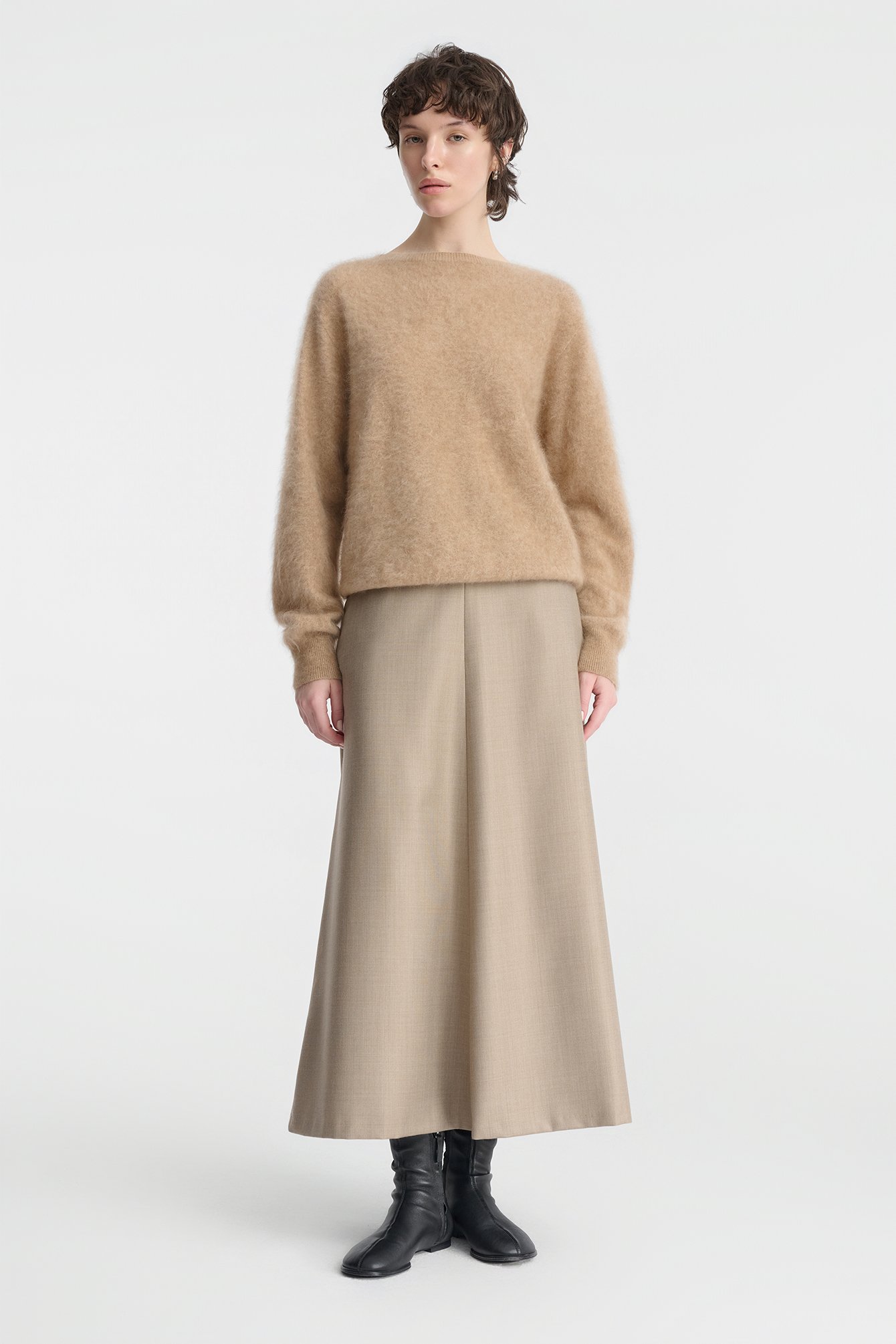 1652/B5 Beżowy sweter z kaszmiru z efektem długiego włosia