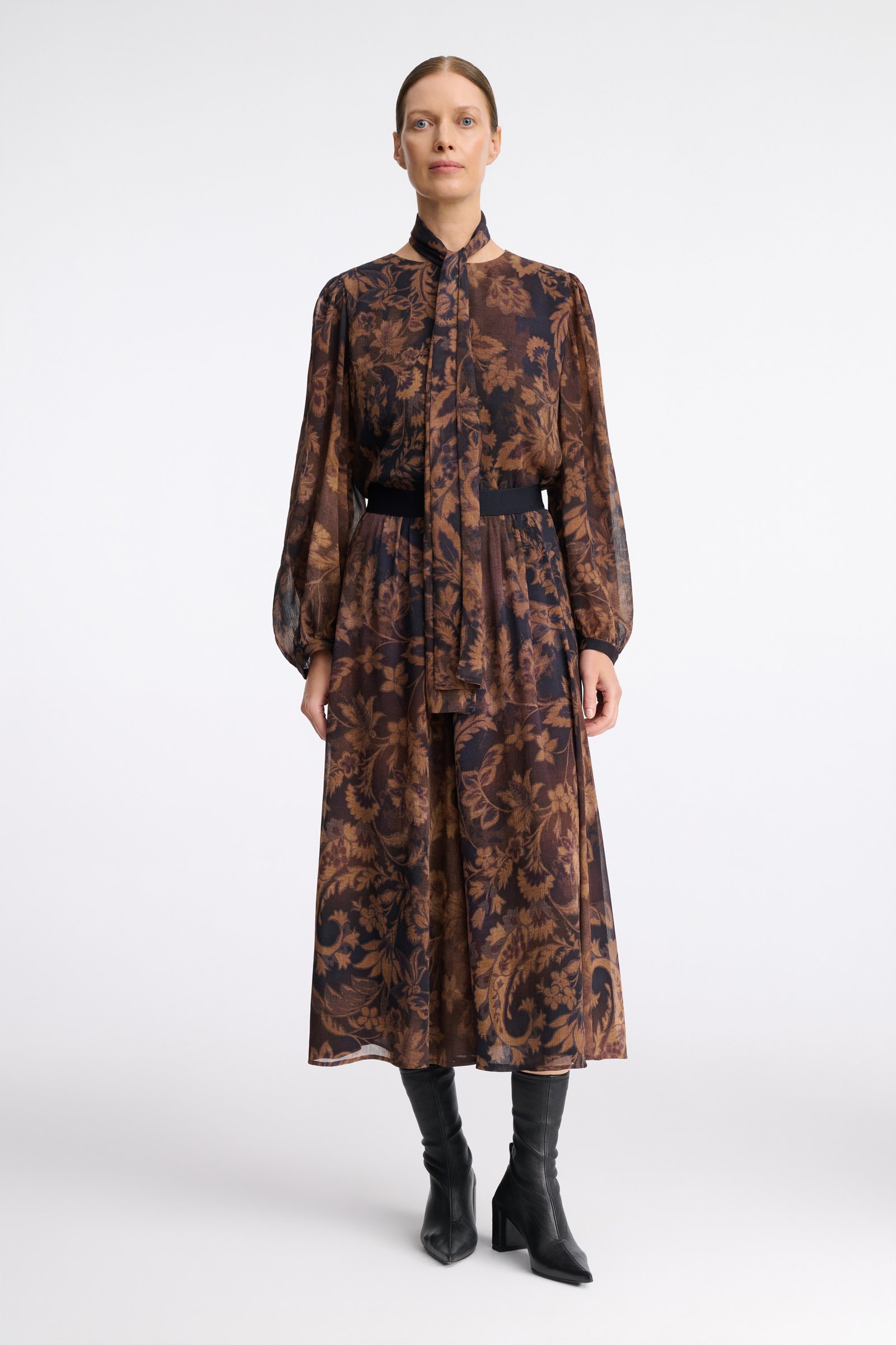 1147/B6 A chiffon blouse with a botanical print and a sash