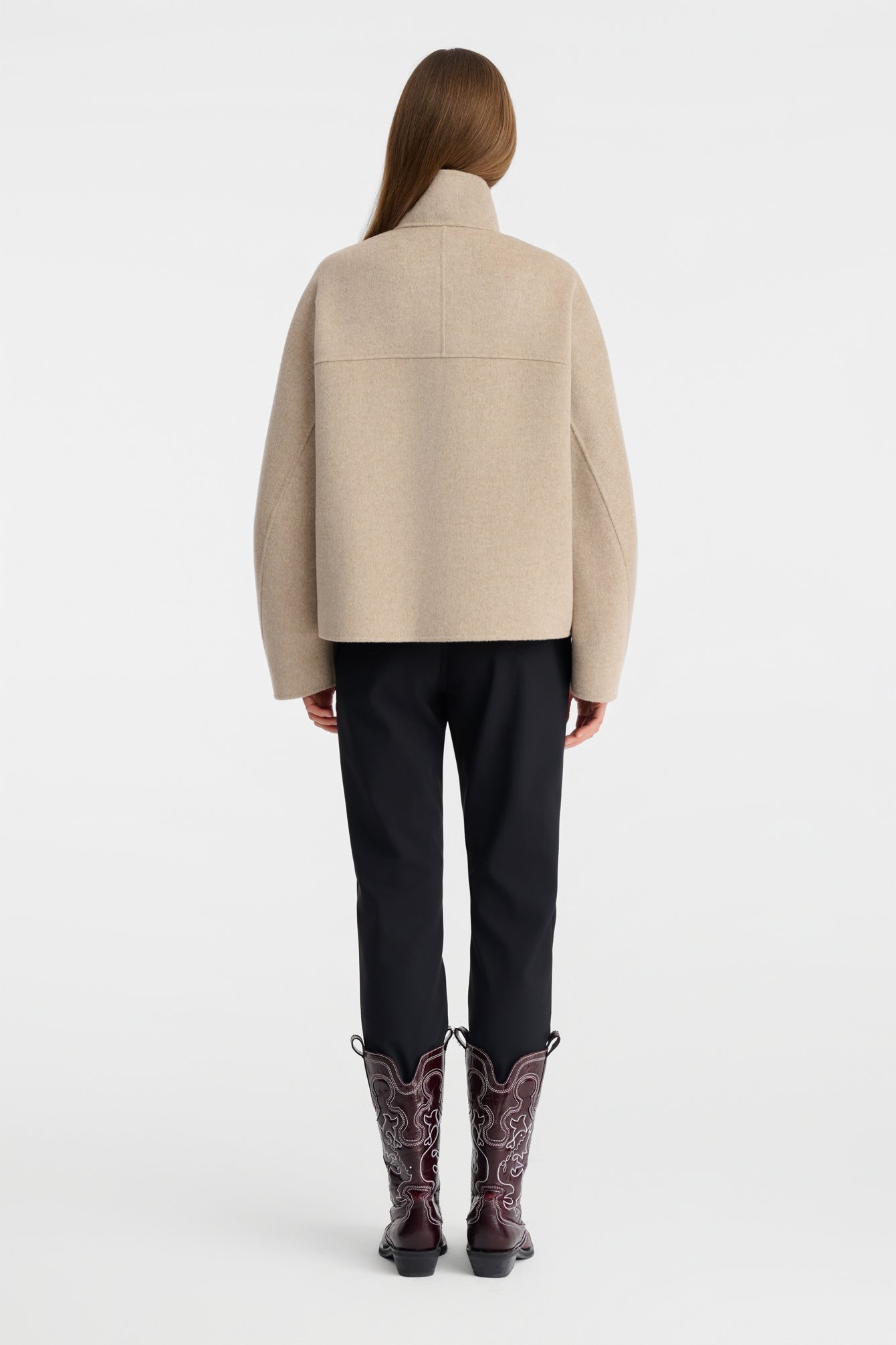 1686/B5 Beżowa kurtka ze stójką z wełny i kaszmiru