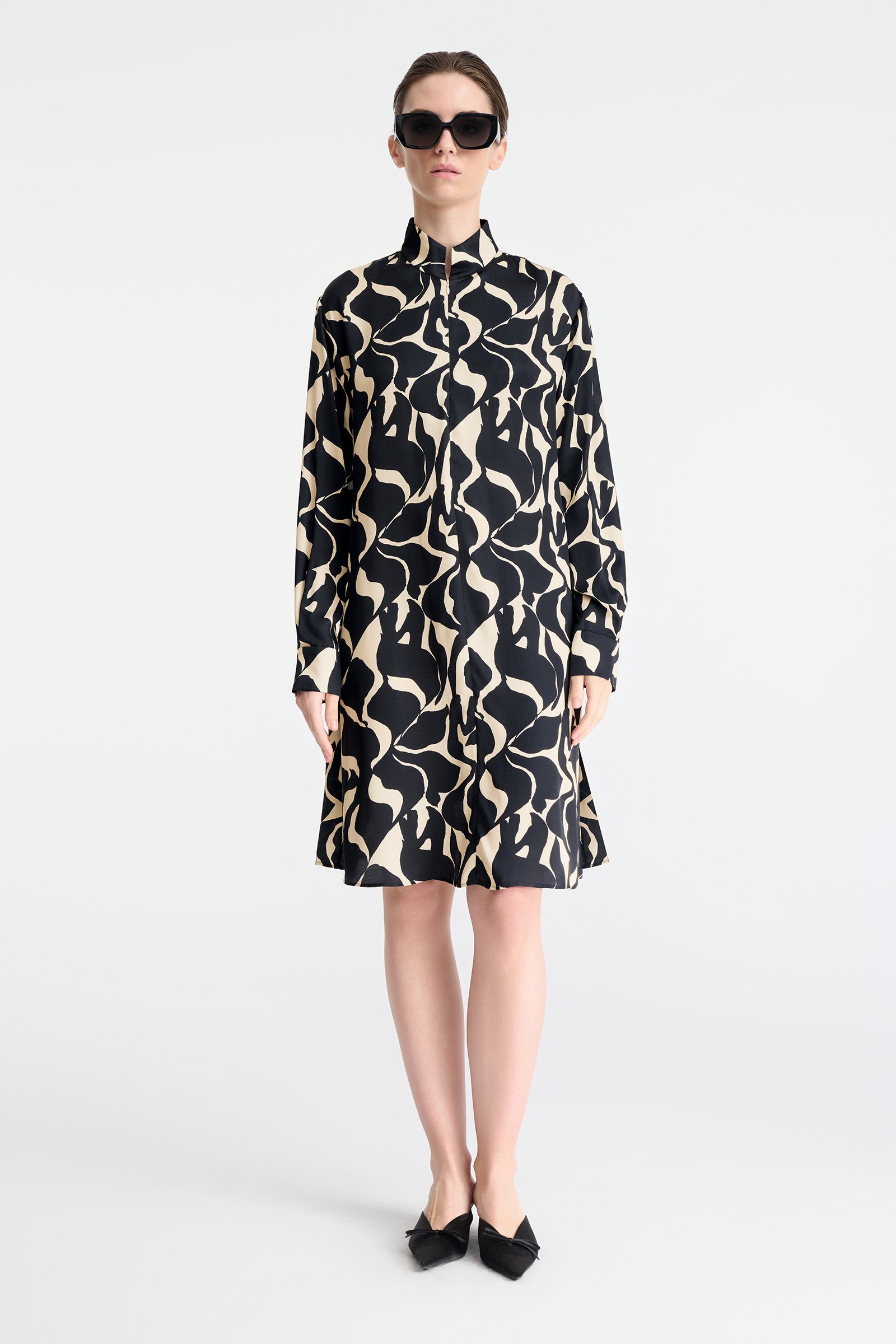 1072/B5 Sukienka midi z geometrycznym wzorem i długim rękawem