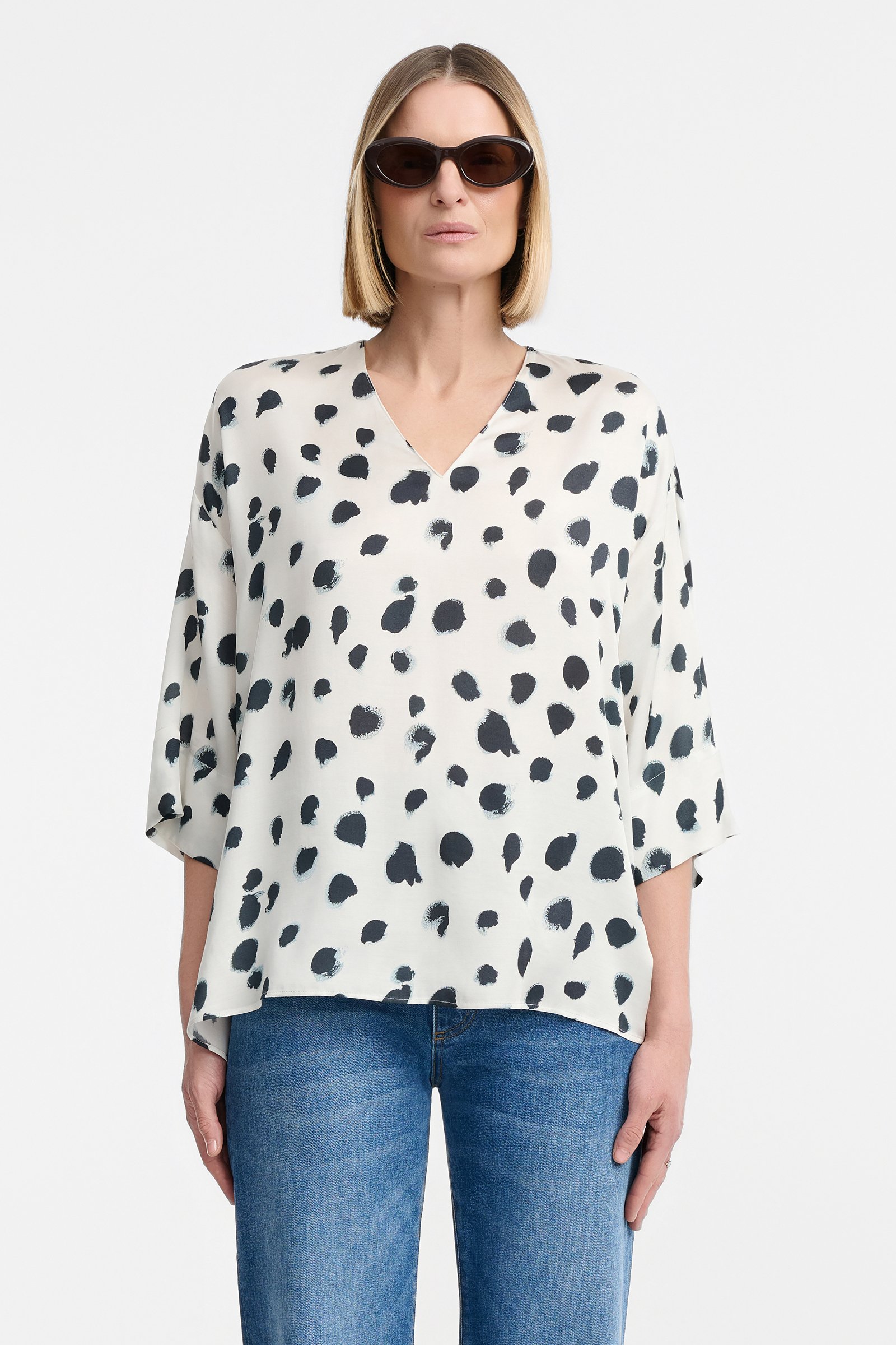 125/B6 Luźna bluzka z wiskozy z dekoltem V