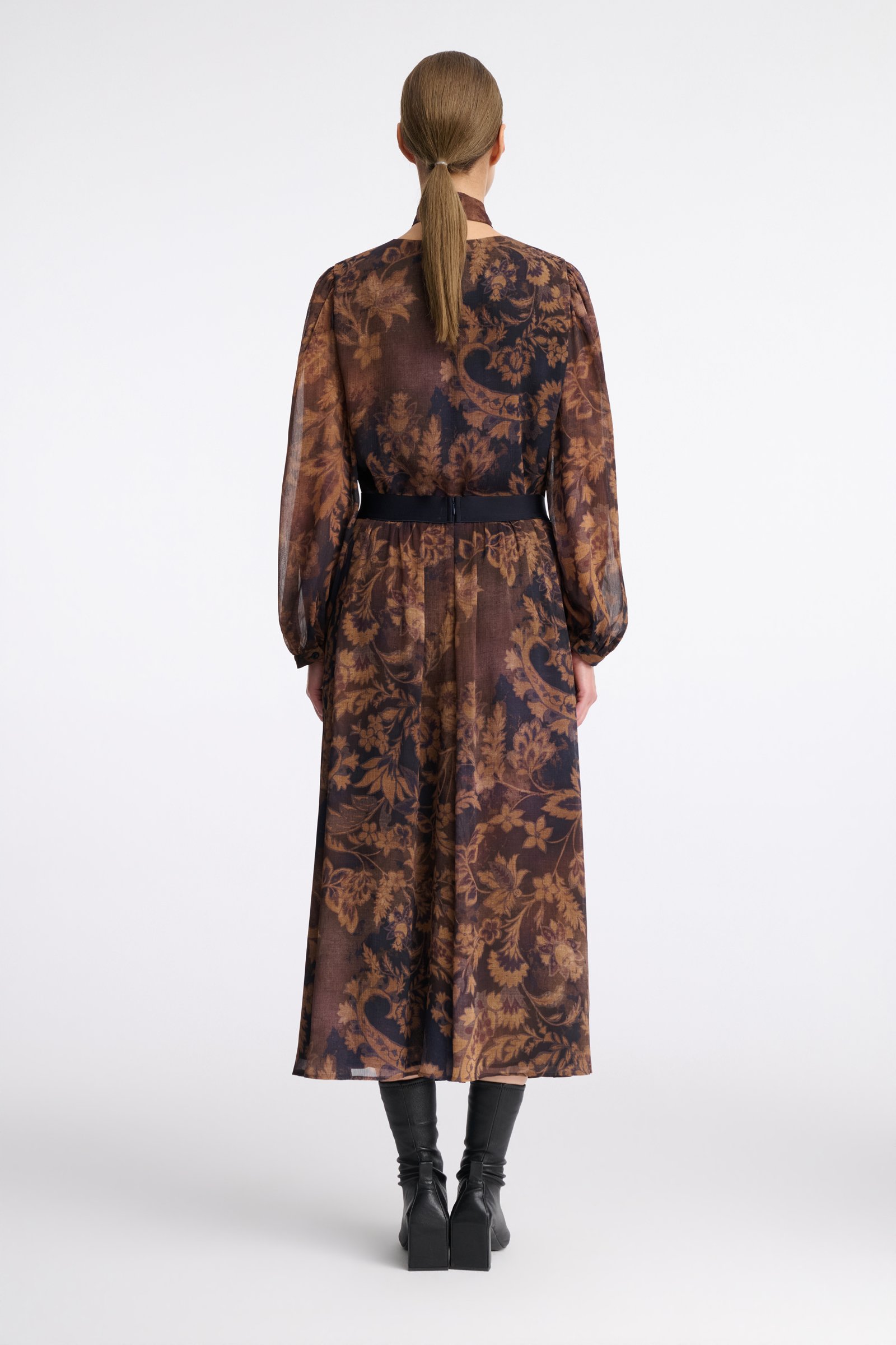 1147/B6 A chiffon blouse with a botanical print and a sash