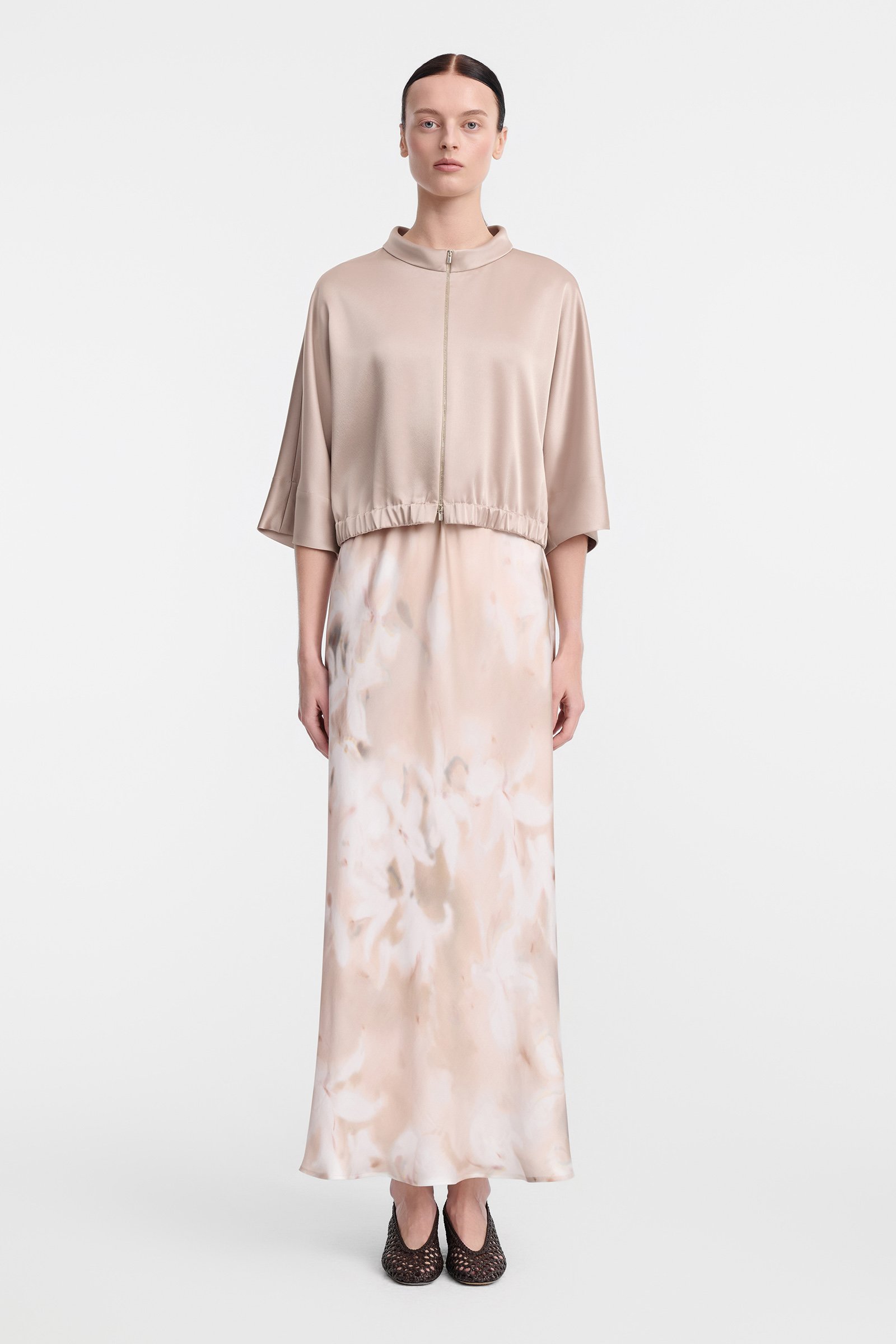 71/B6 Satynowy żakiet ze stójką w złotej tonacji