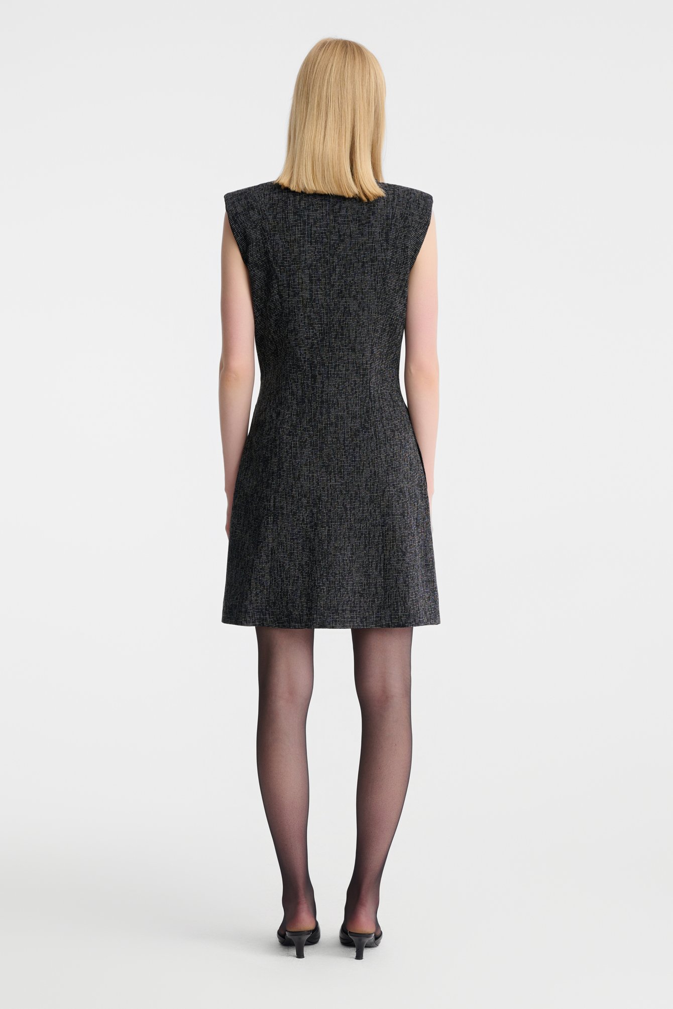 1067/B5 Sukienka mini bez rękawów z dekoltem w kształcie litery V