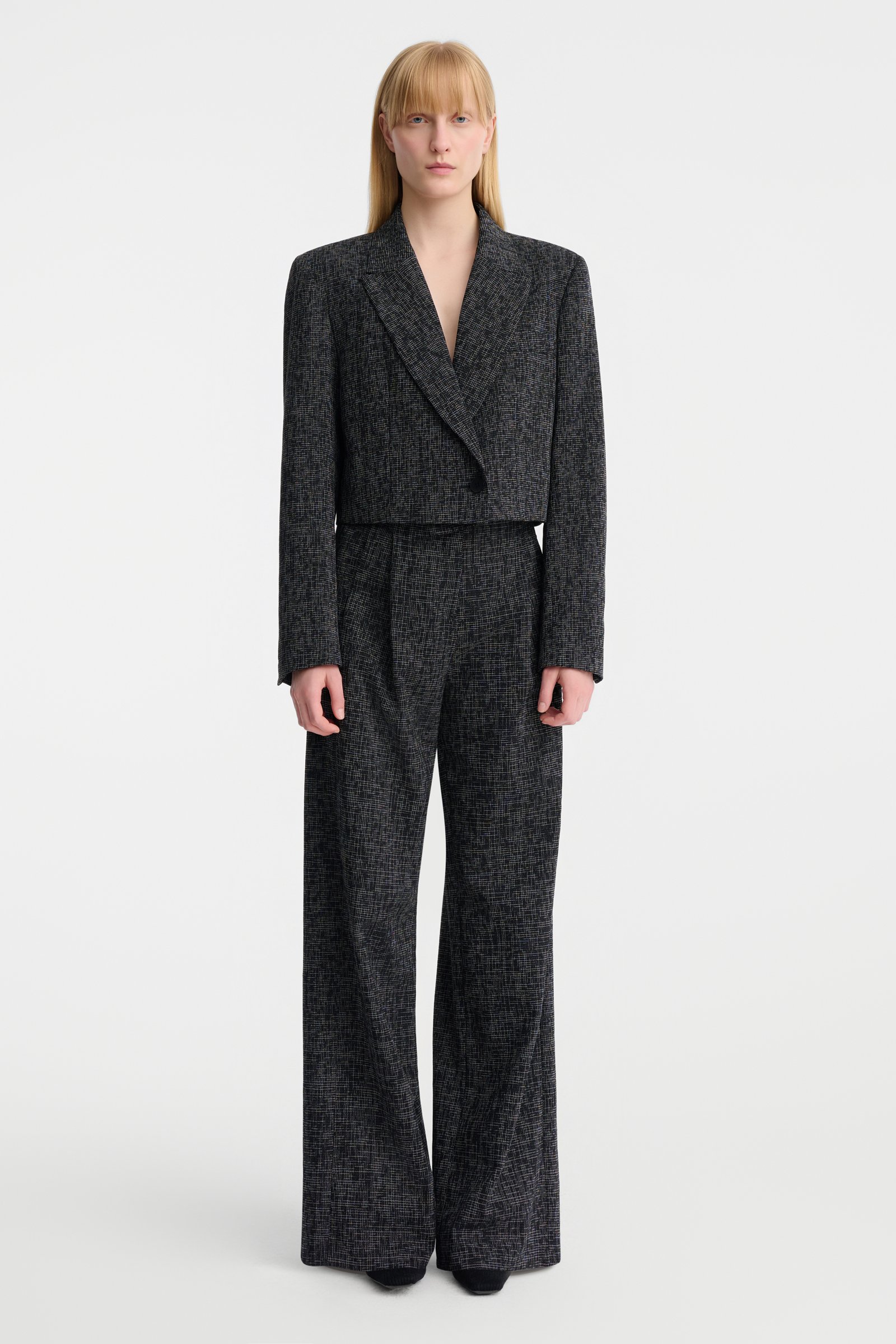 1066/B5 Czarne spodnie garniturowe z zakładką