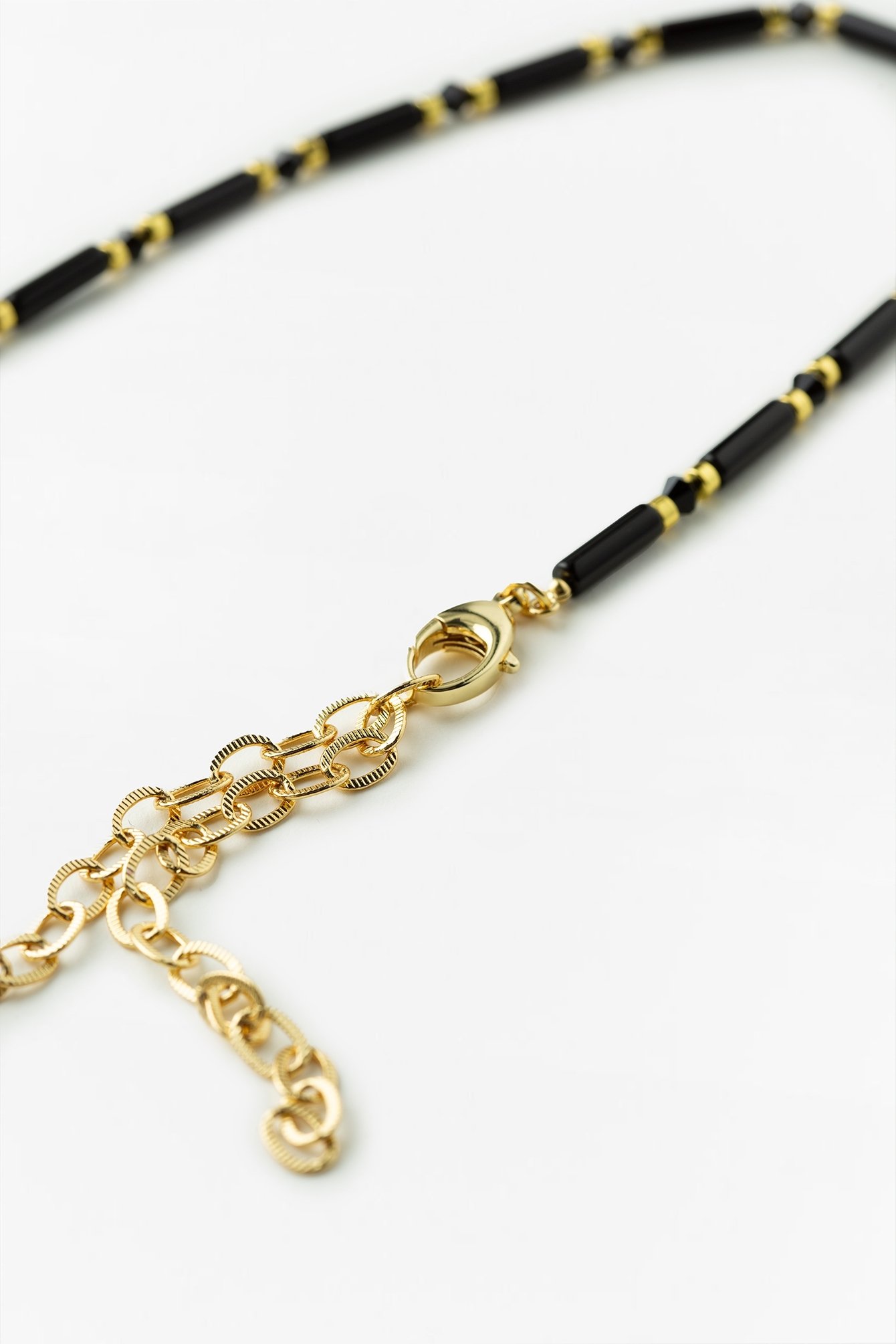 1751/B3 Długi czarno-złoty naszyjnik