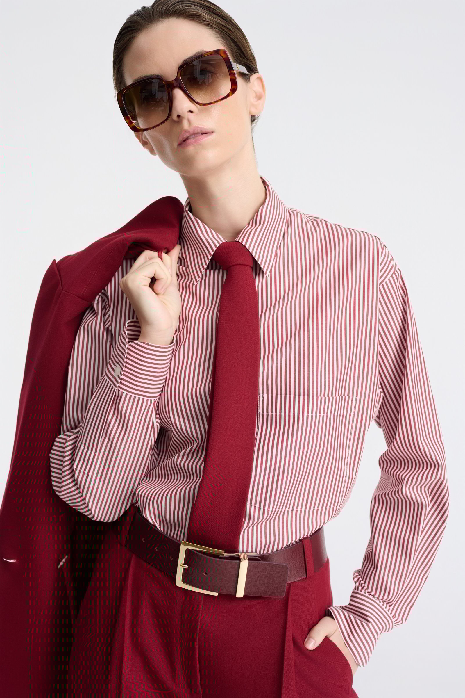 1155/B5 Czerwony krawat z gładkiej tkaniny