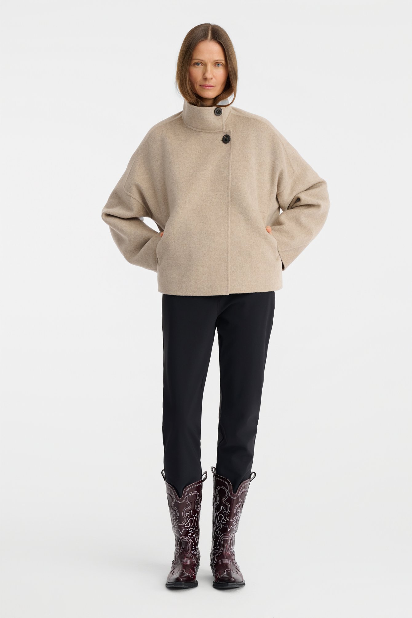 1686/B5 Beżowa kurtka ze stójką z wełny i kaszmiru