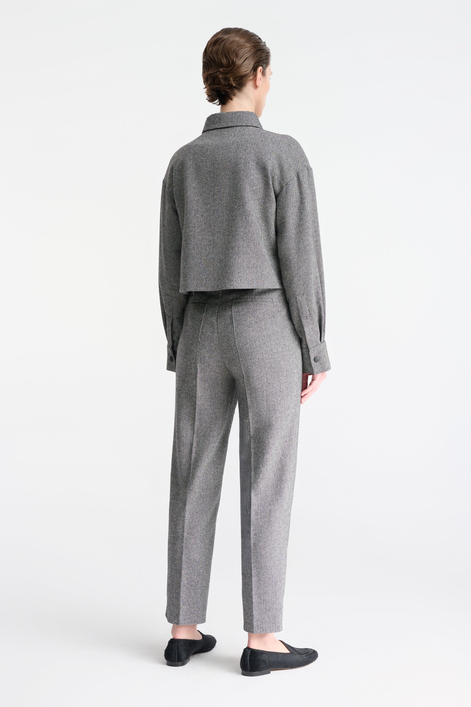 1046/B5 Szare spodnie z tweedowego materiału w jodełkę