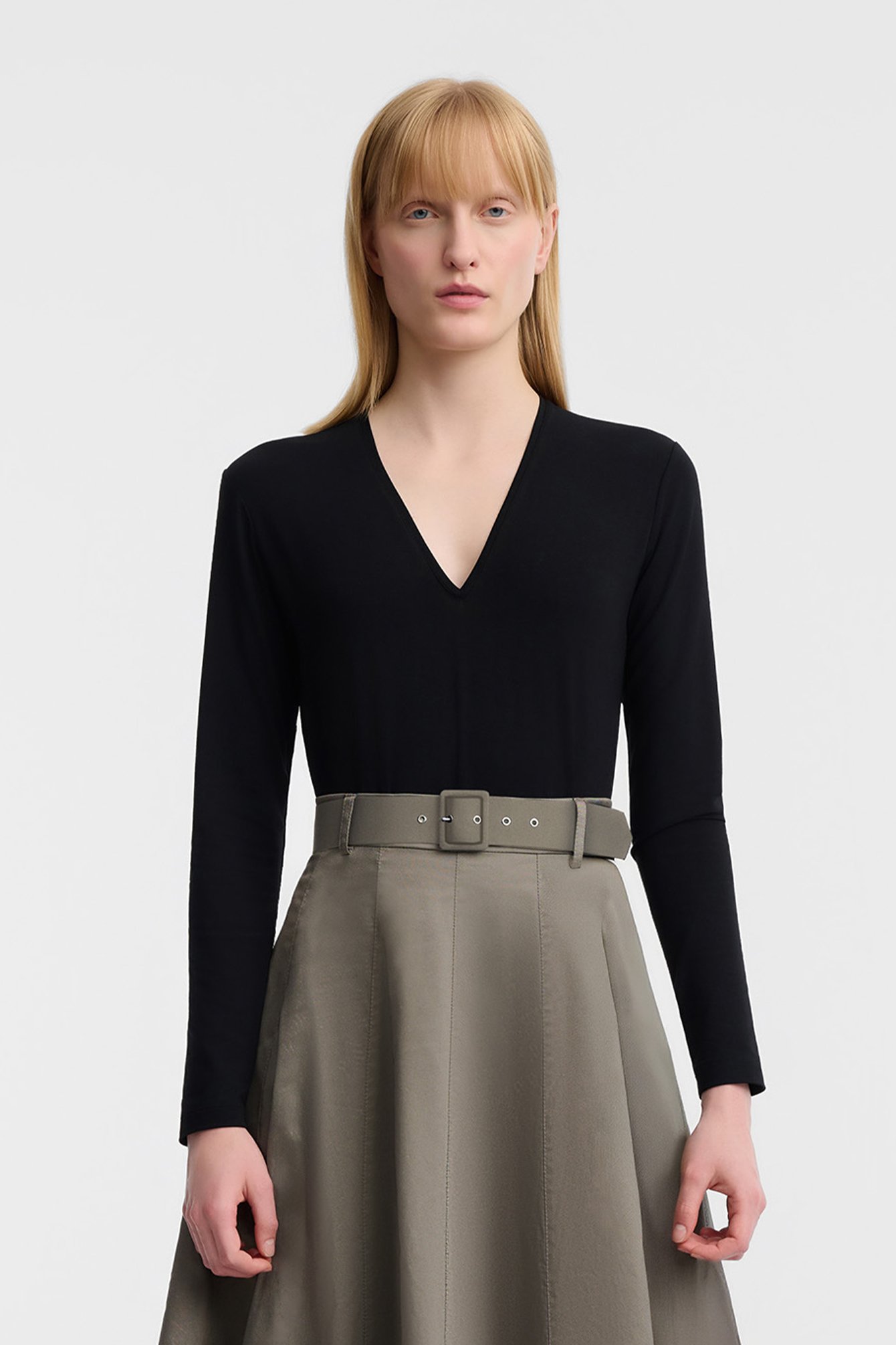 1074/B5 Czarne body z długim rękawem i dekoltem V