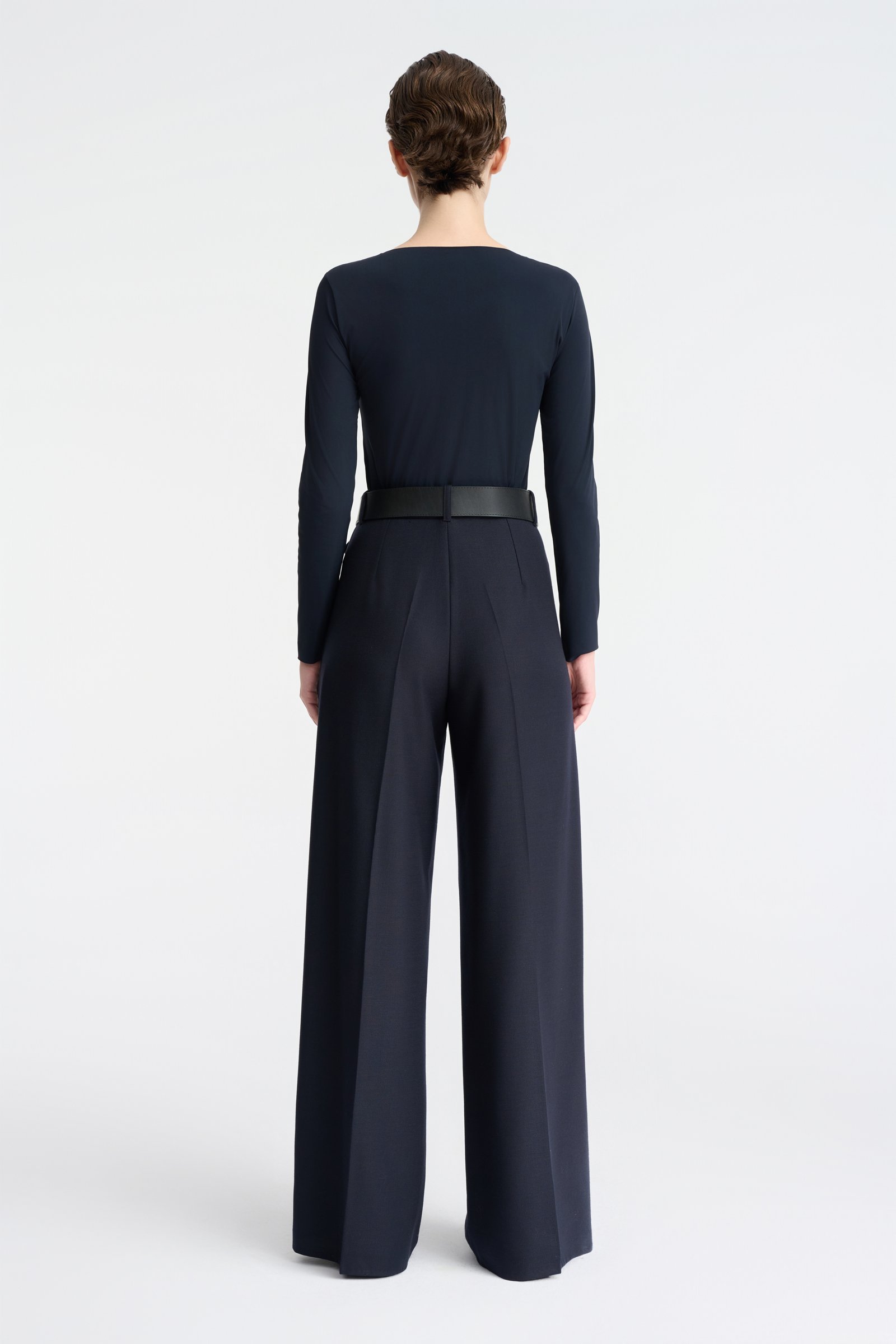 1150/B5 Minimalistyczne body z długim rękawem w głębokim granacie