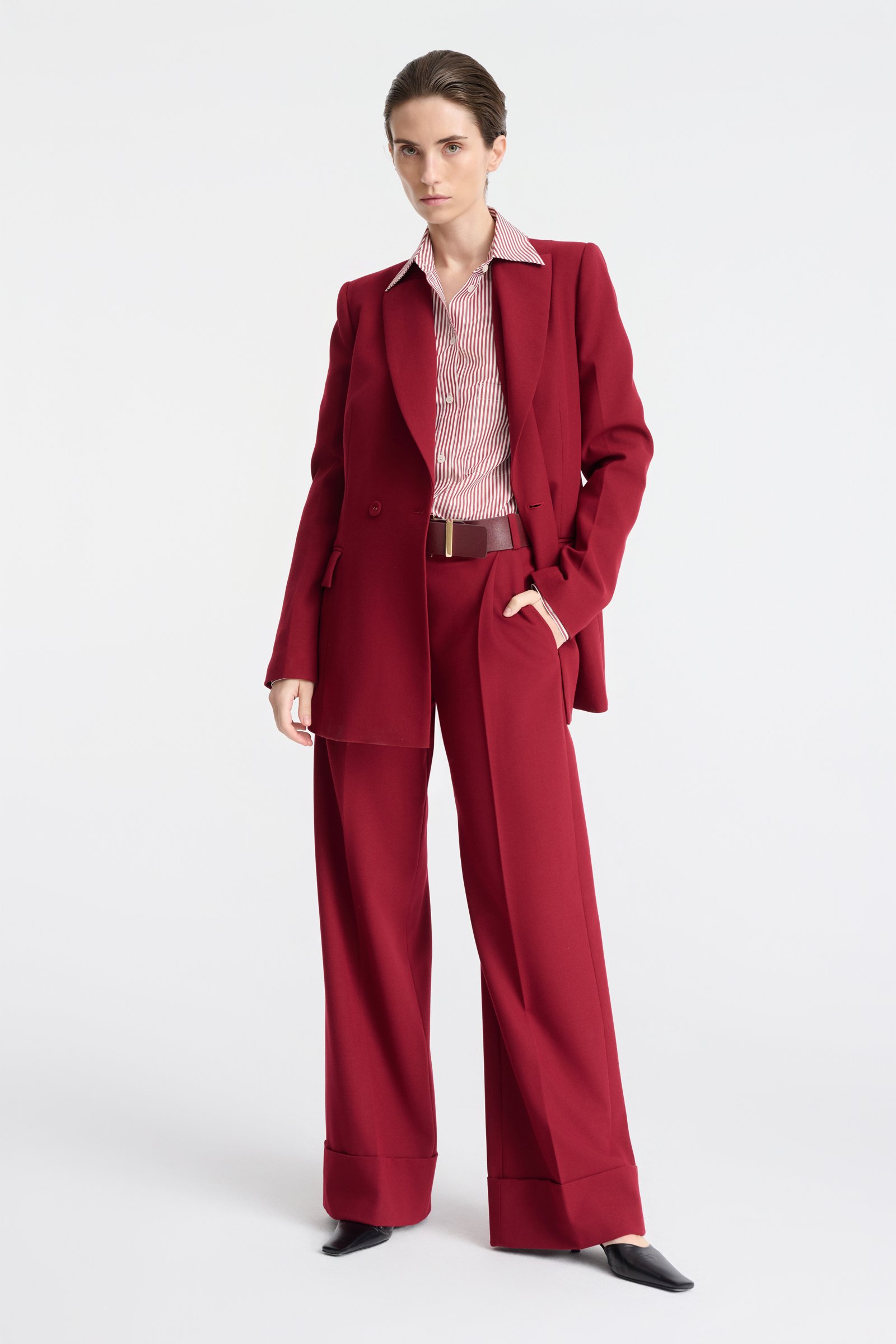 1108/B5 Czerwone spodnie o szerokich nogawkach z mankietem i kantem