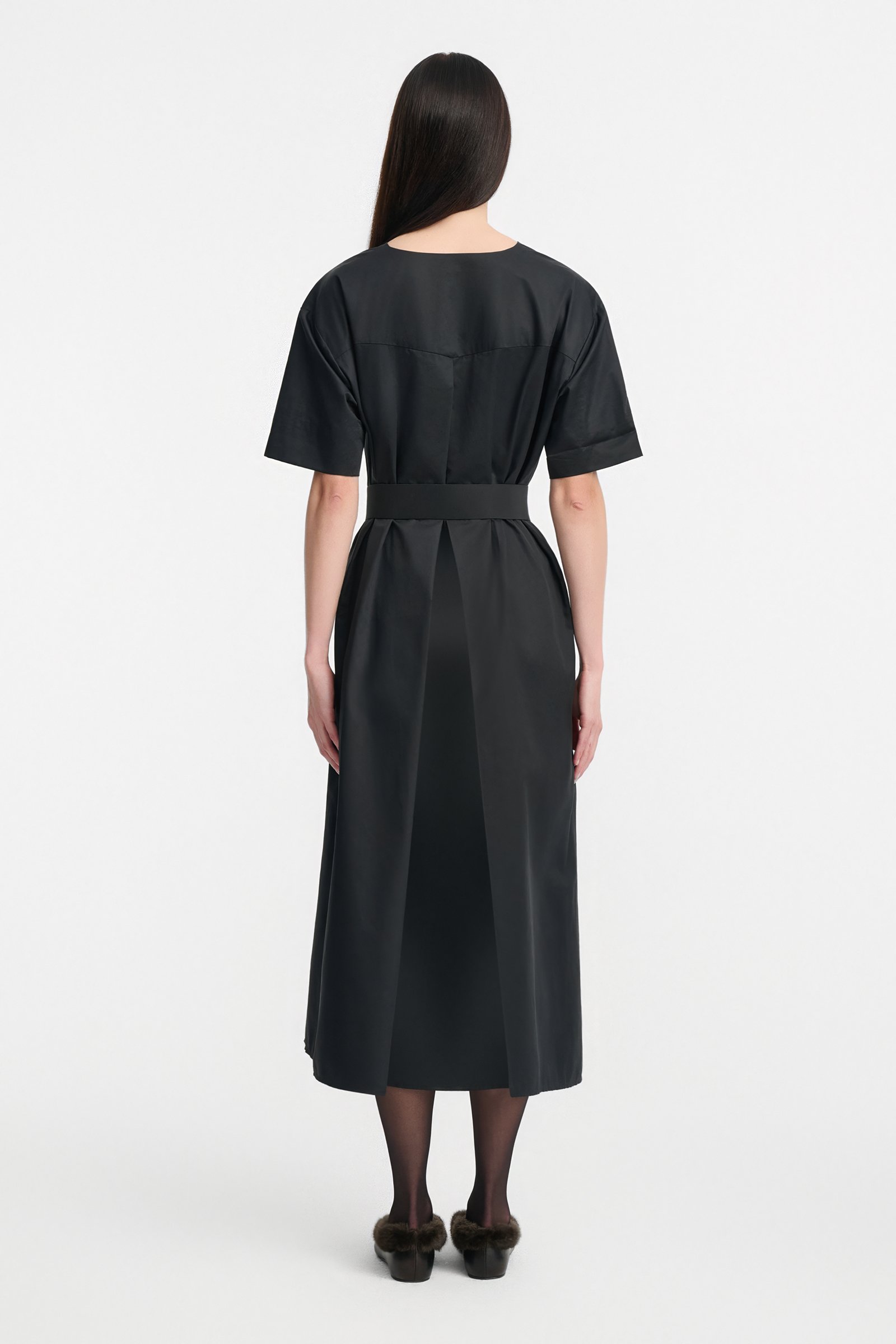 7/B6 Czarna sukienka midi z paskiem i kontrafałdami