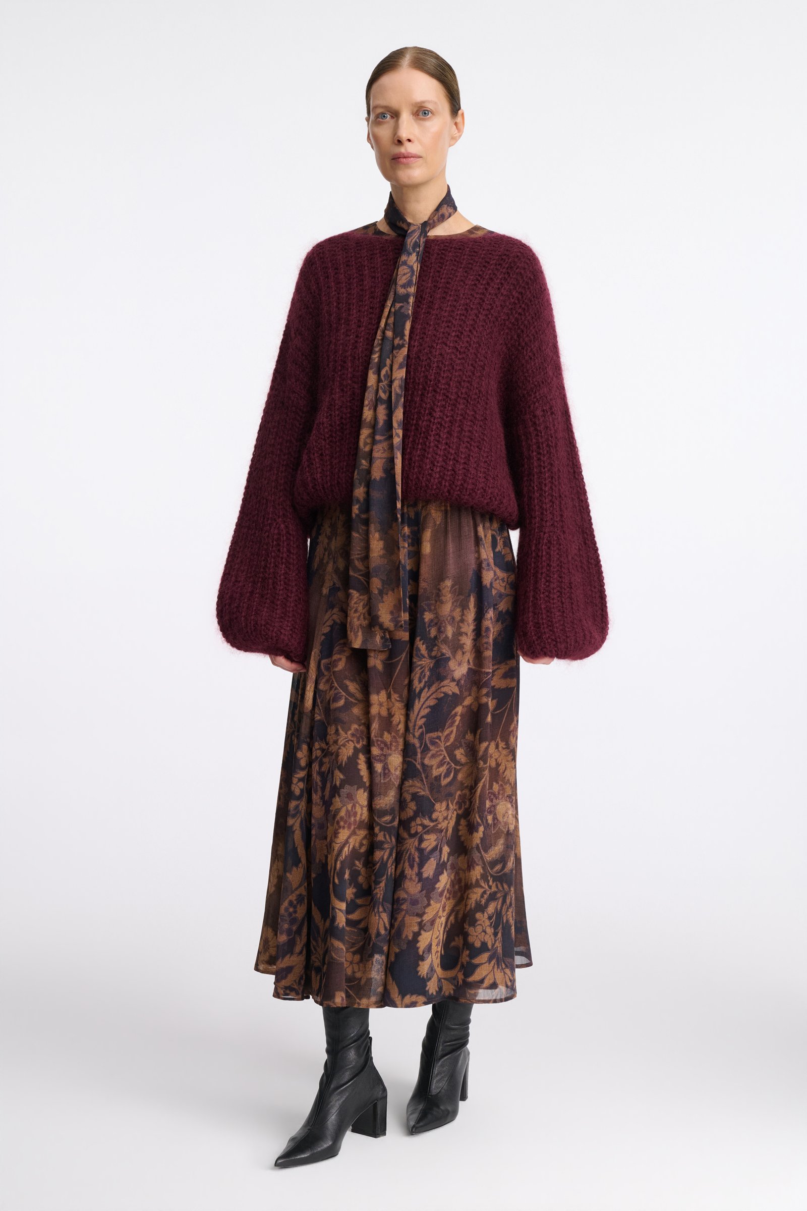 1146/B6 A long chiffon skirt with a botanical print
