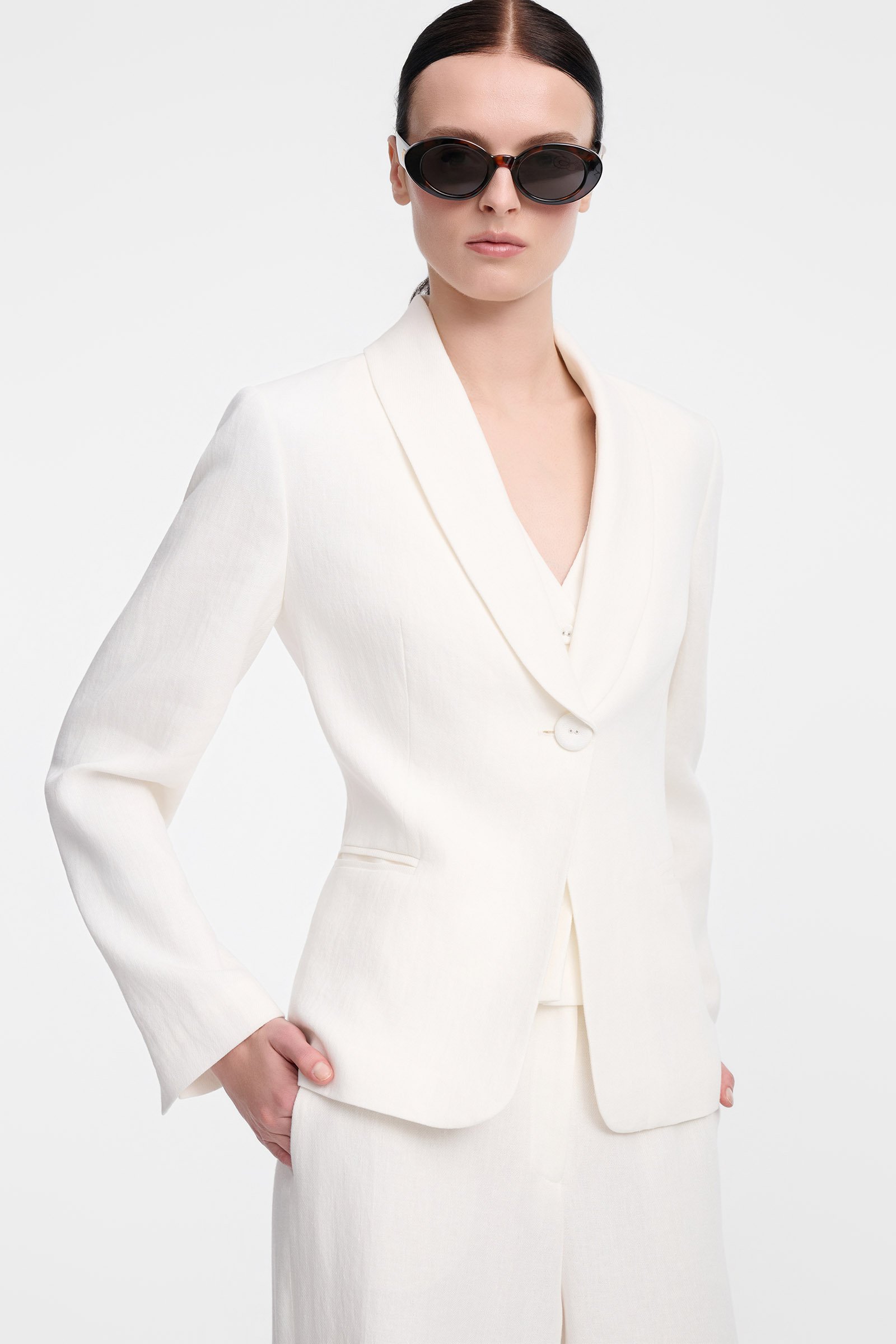 86/B6 Jednorzędowy żakiet lniany ecru z kołnierzem szalowym