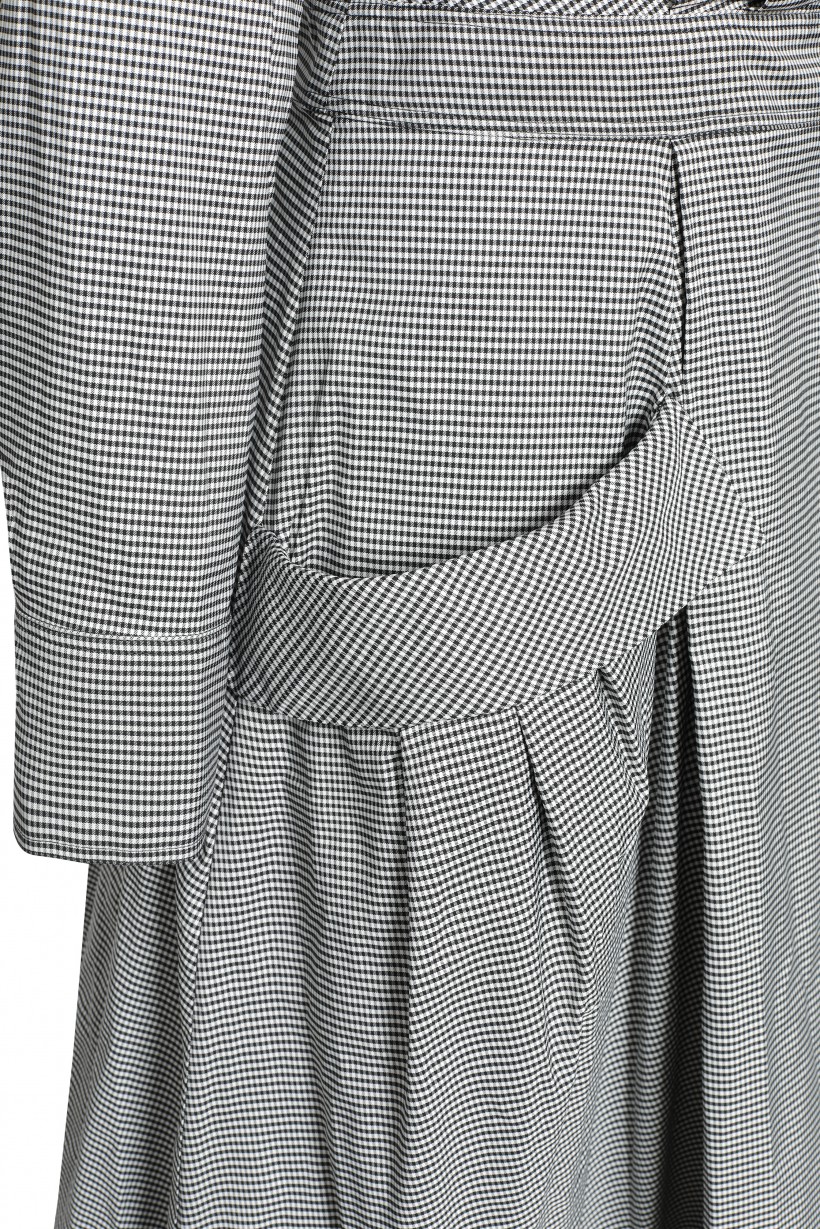 Sukienka z tafty w biało-czarną drobną kratkę