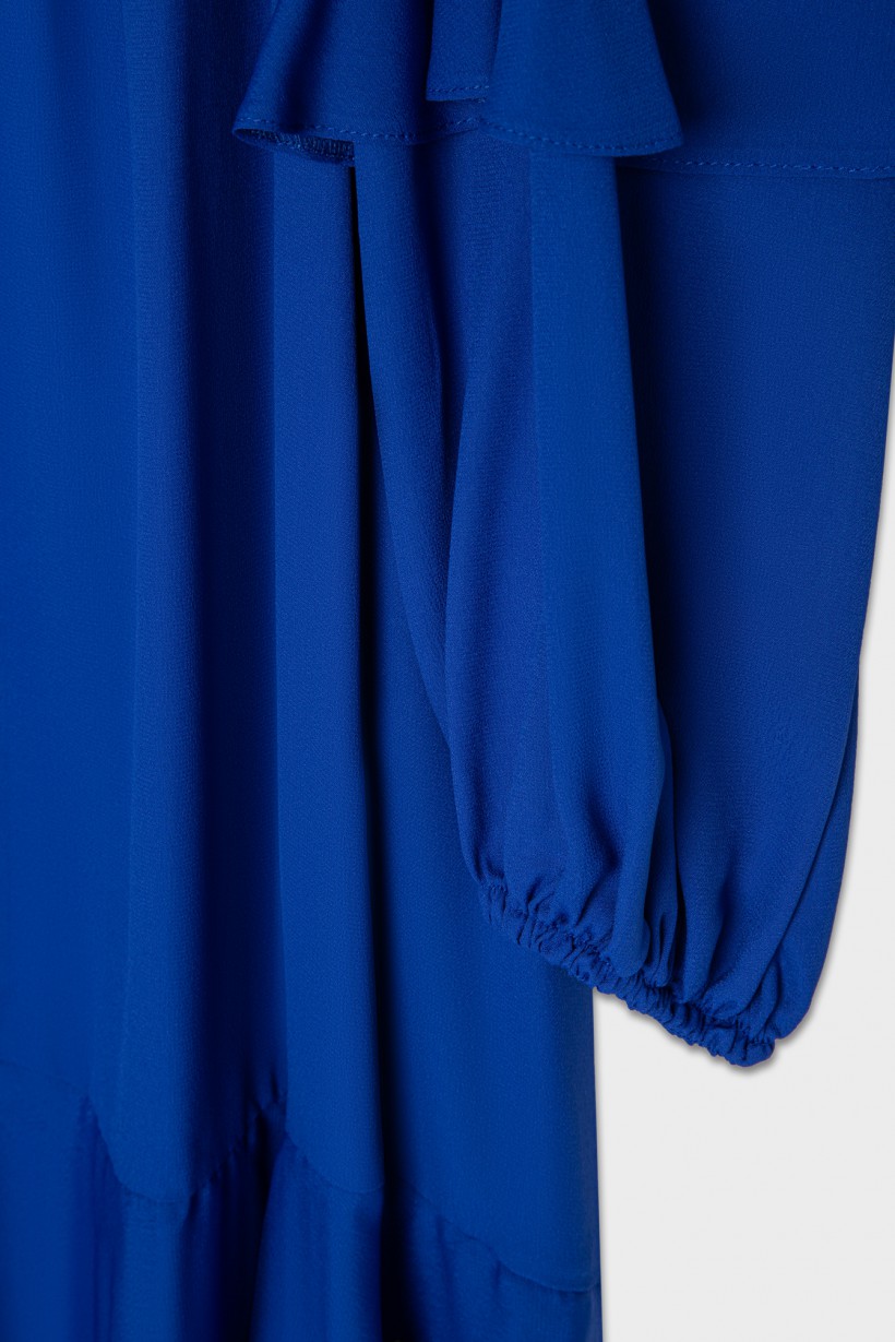 Sukienka z falbanami w kolorze kobaltowym