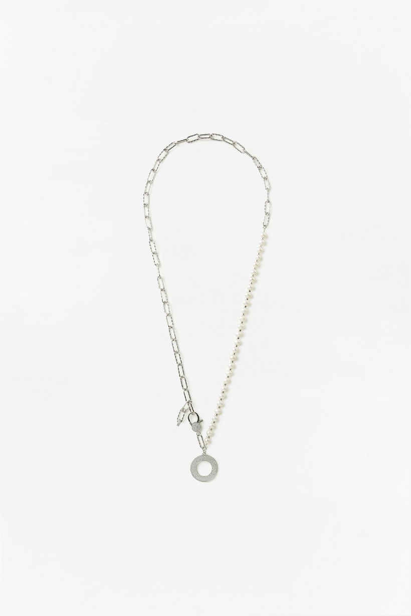 Długi srebrny naszyjnik z perłami