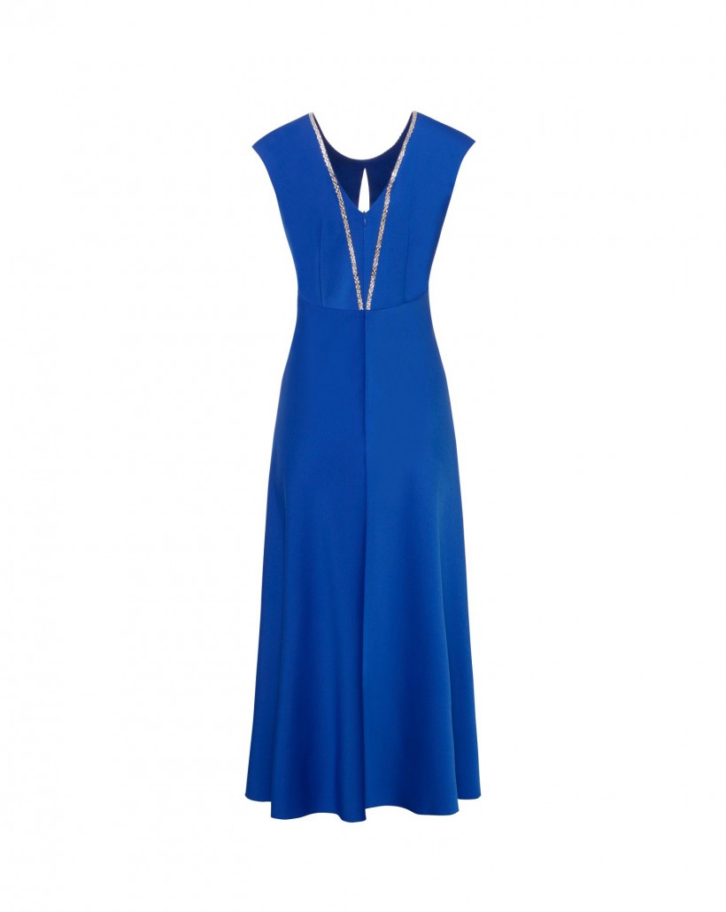 Długa sukienka z ozdobną taśmą w jasnym niebieskim kolorze