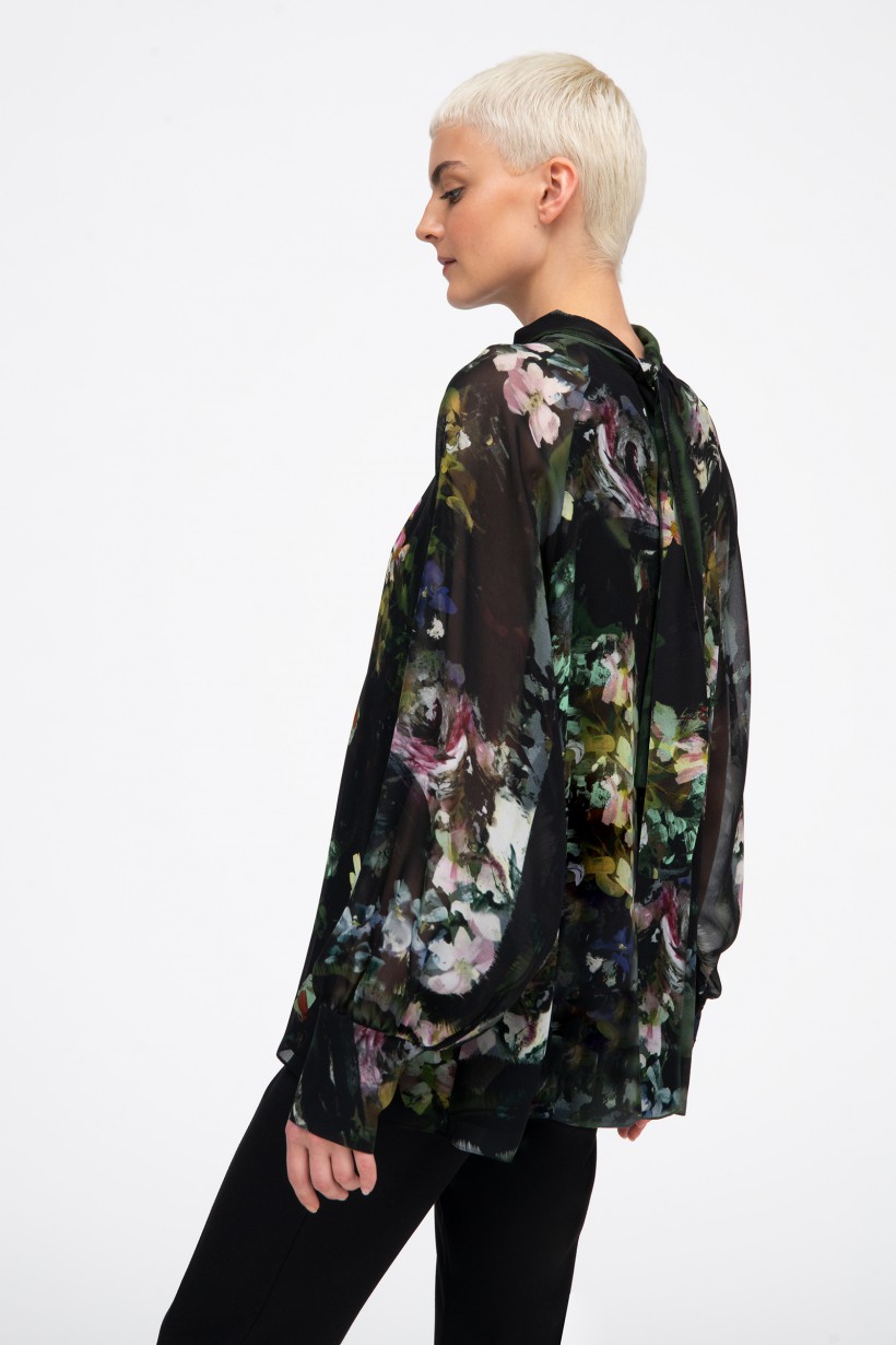 Elegancka bluzka z kwiatowym wzorem