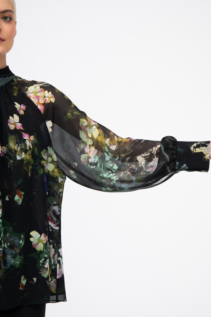 Elegancka bluzka z kwiatowym wzorem