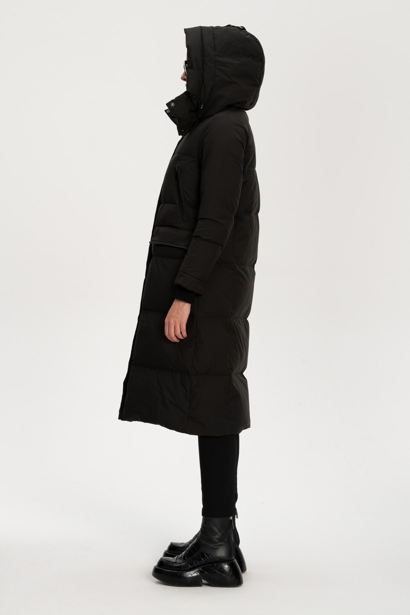Długi płaszcz puchowy w kolorze czarnym
