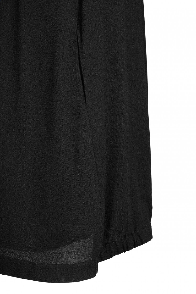 Sukienka oversize z okrągłym dekoltem w kolorze czarnym 