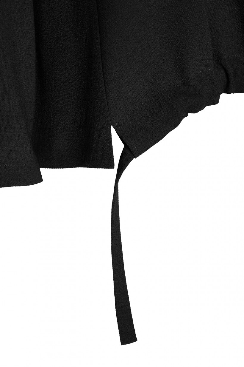 Czarna bluzka oversize z wiązaniem