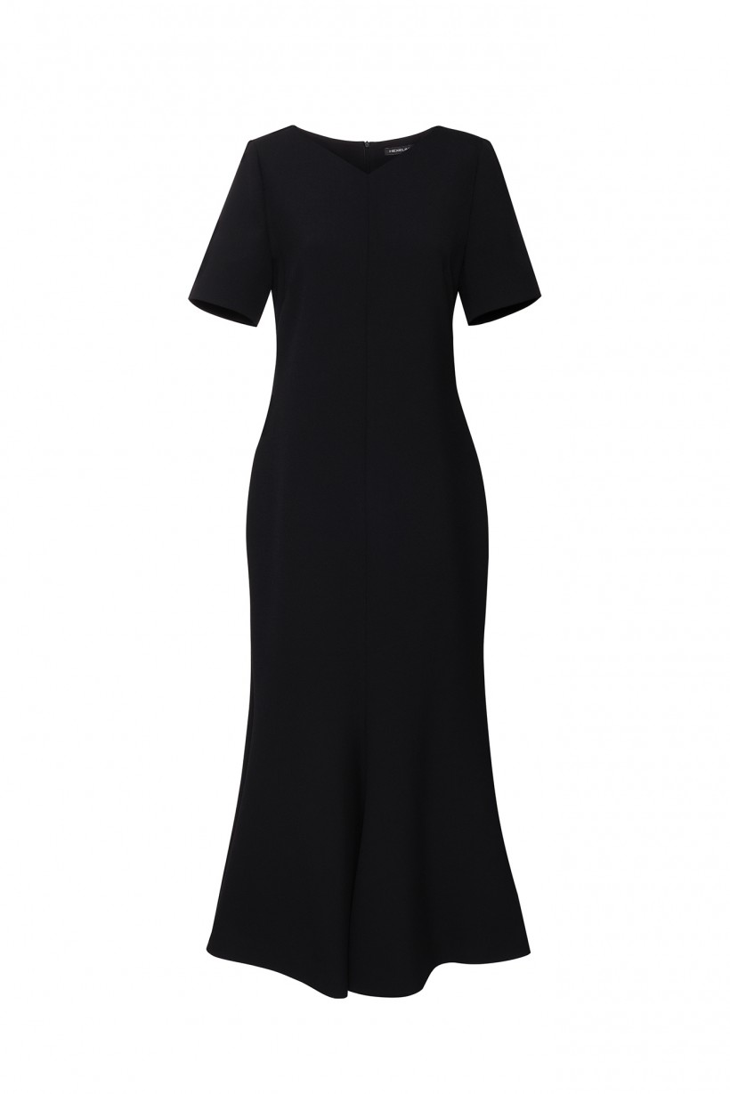 Maxi sukienka taliowana w kolorze czarnym 