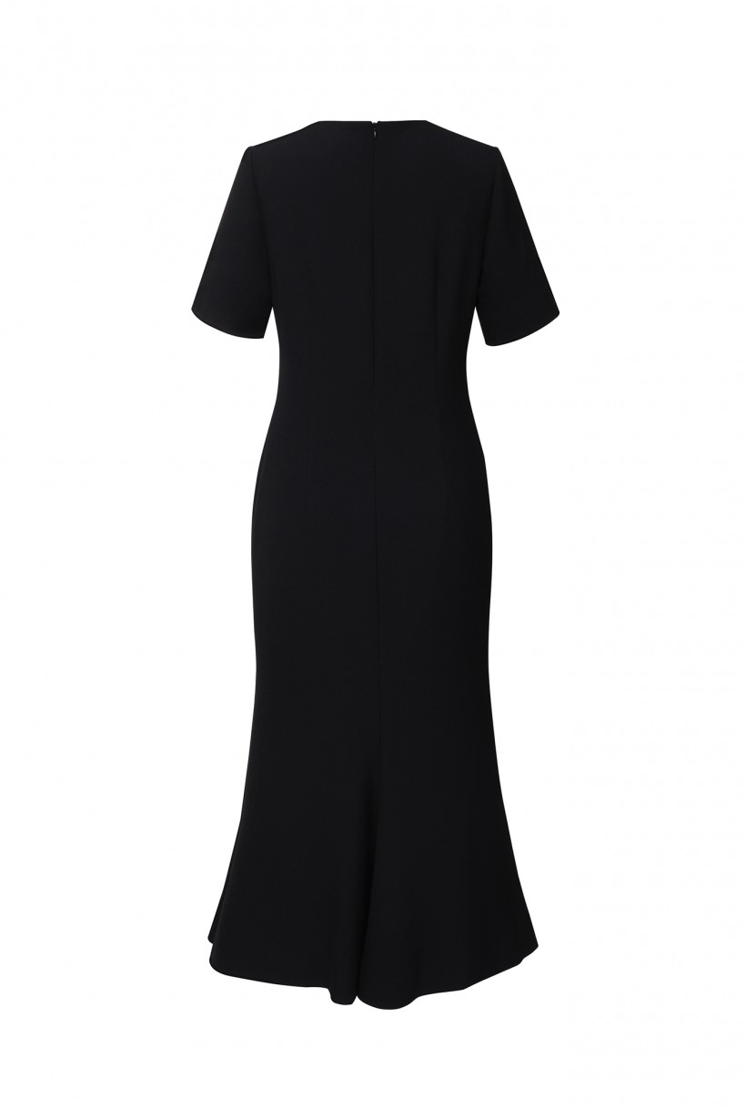 Maxi sukienka taliowana w kolorze czarnym 