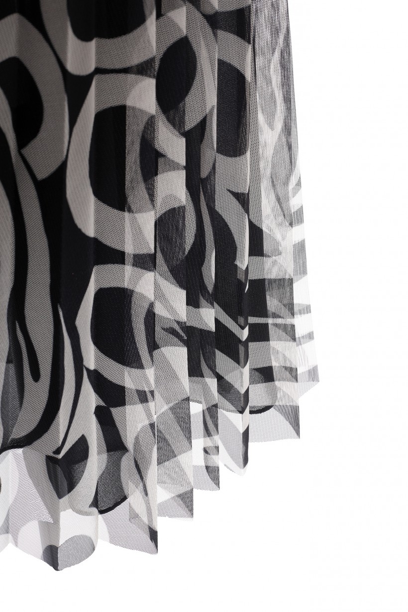 Plisowana spódnica z tiulu w geometryczny wzór