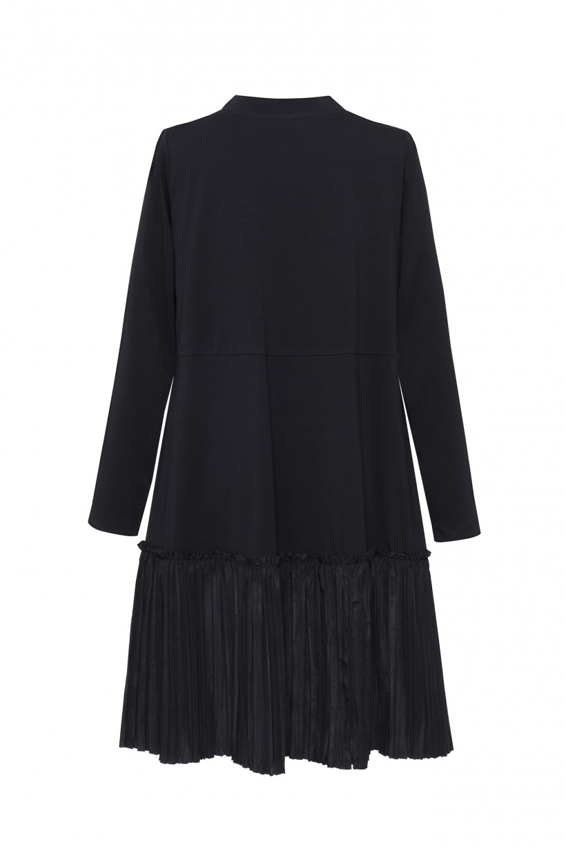 Sukienka oversize z plisowanym dołem w kolorze czarnym 