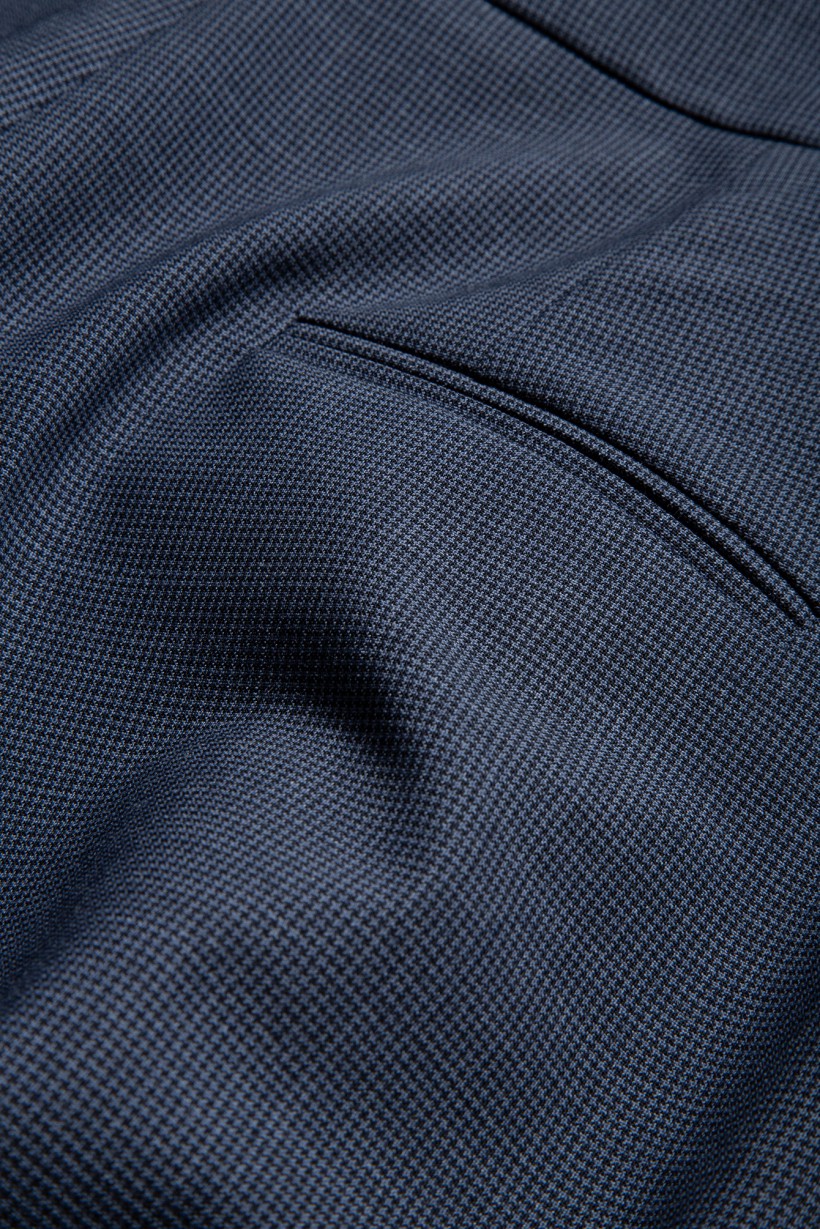 Klasyczne spodnie w drobną niebiesko-czarną pepitę